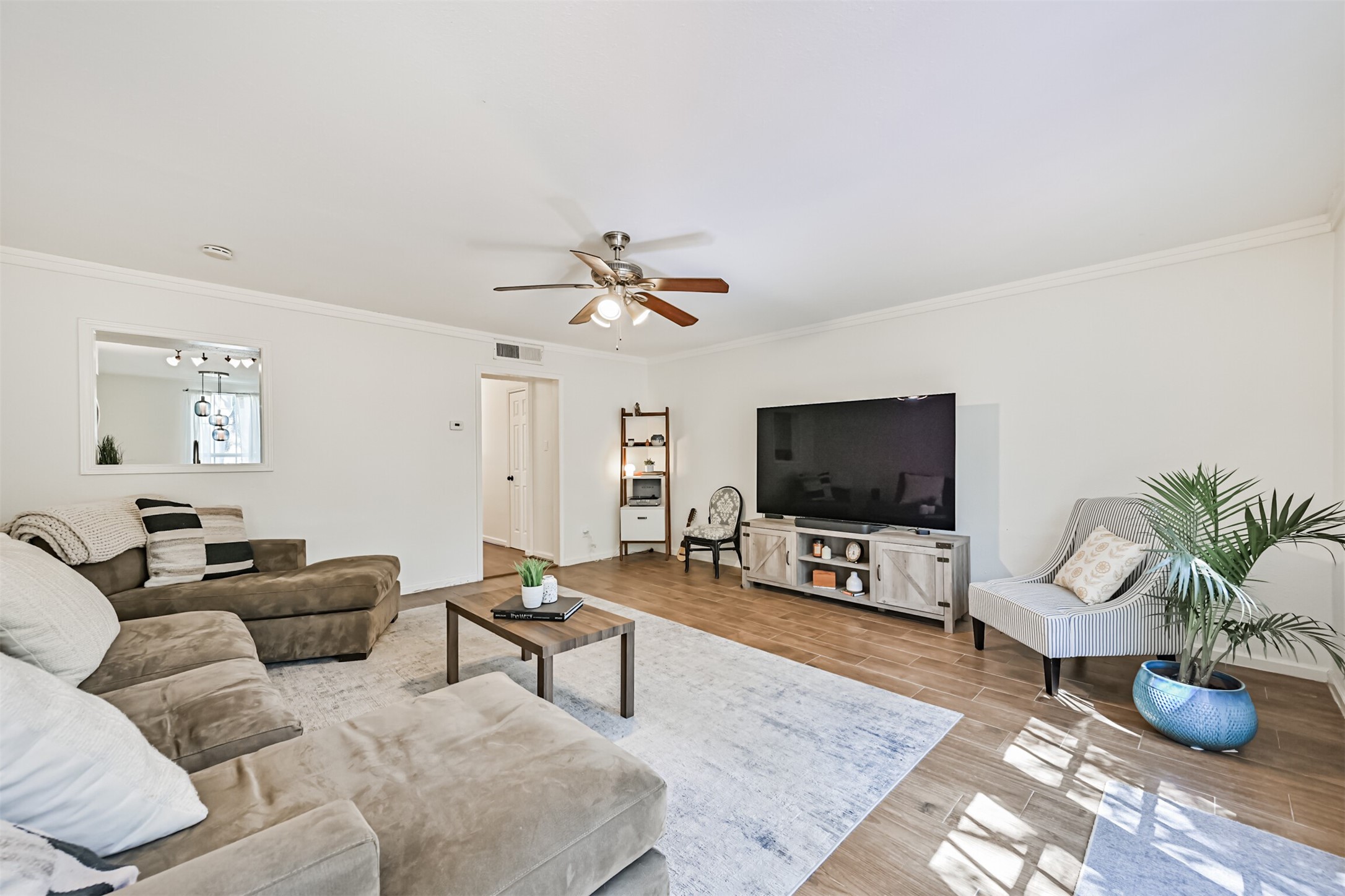 5215 Arboles Drive, #C, Houston, TX 77035