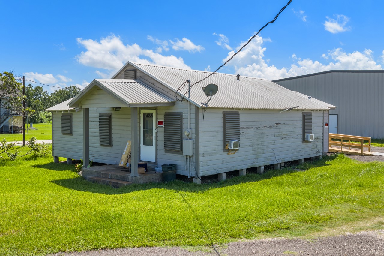3706 FM 646 Road N, Santa Fe, TX 77510