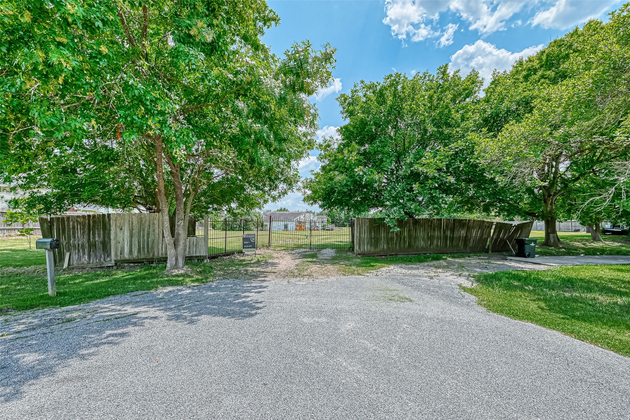 11211 S Dargail Street, Sugar Land, TX 77478