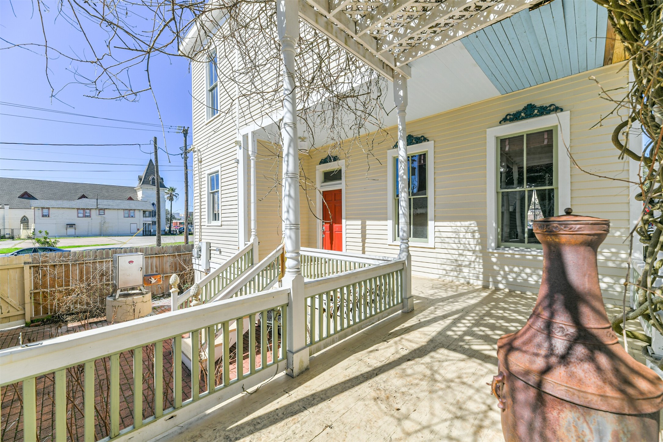 Step out the back door to this L-shaped veranda that's the perfect spot to enjoy your morning coffee or an evening cocktail while the salty sea breeze dances around.