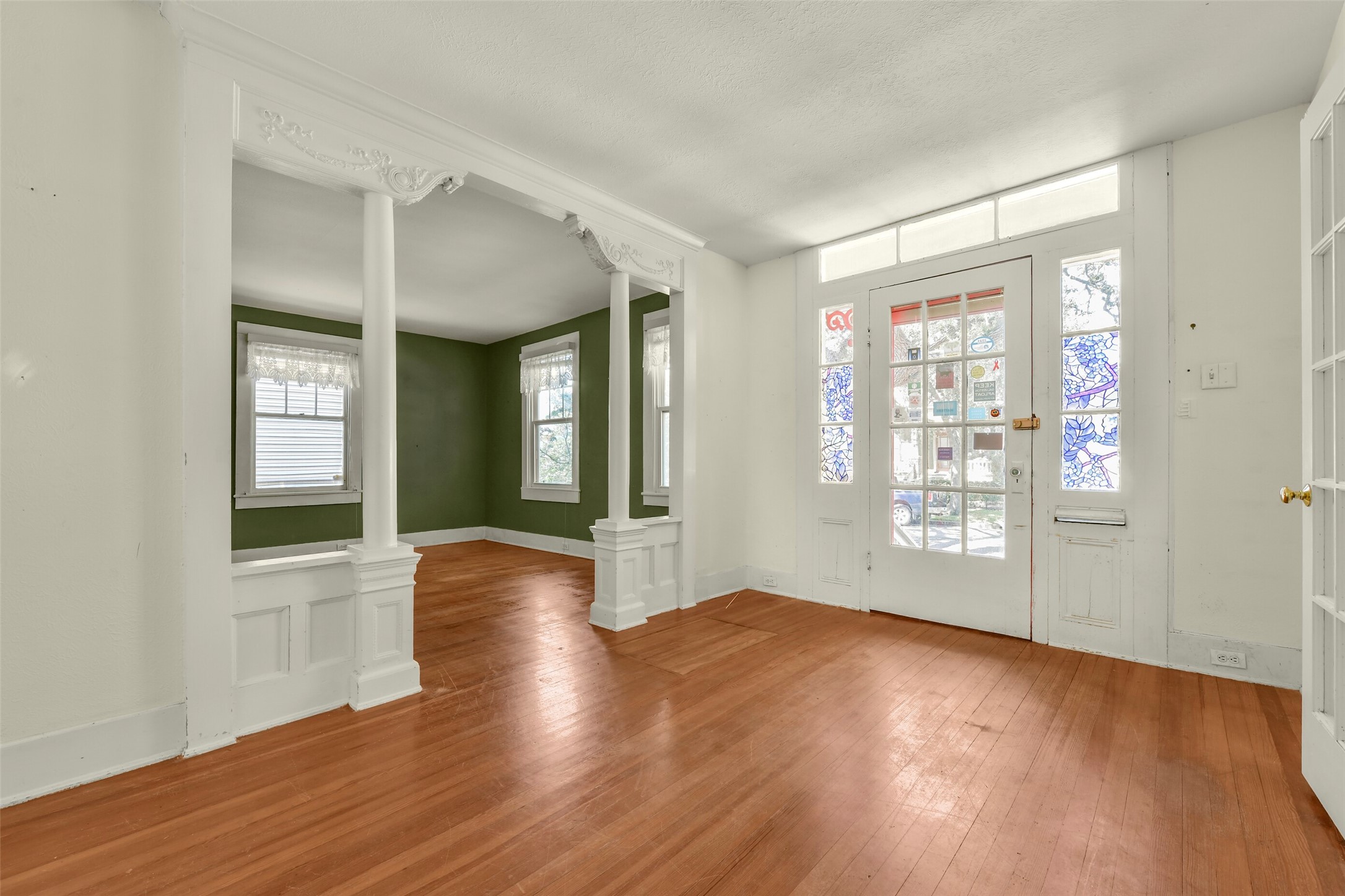 Entry/living room