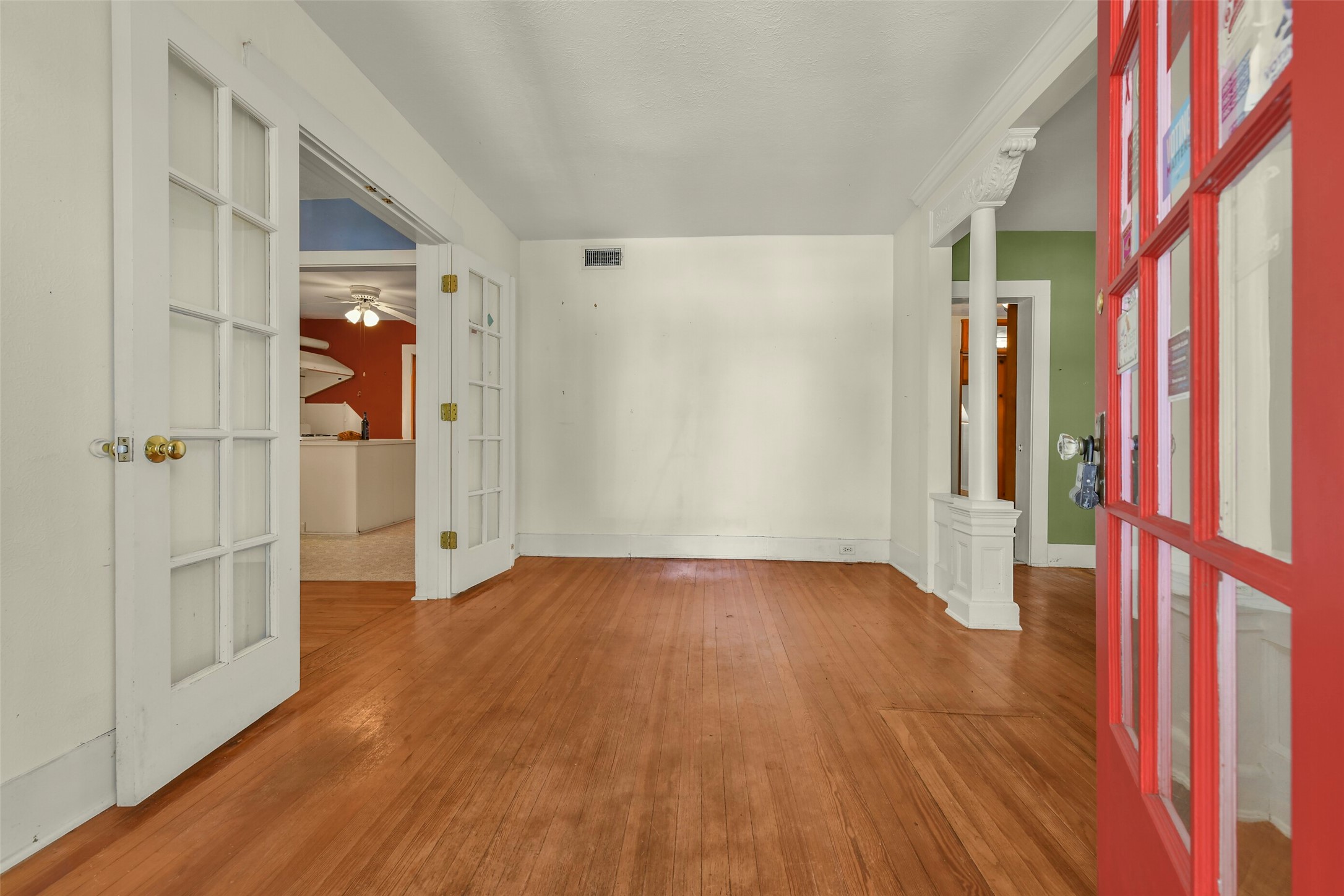 Entry/living room