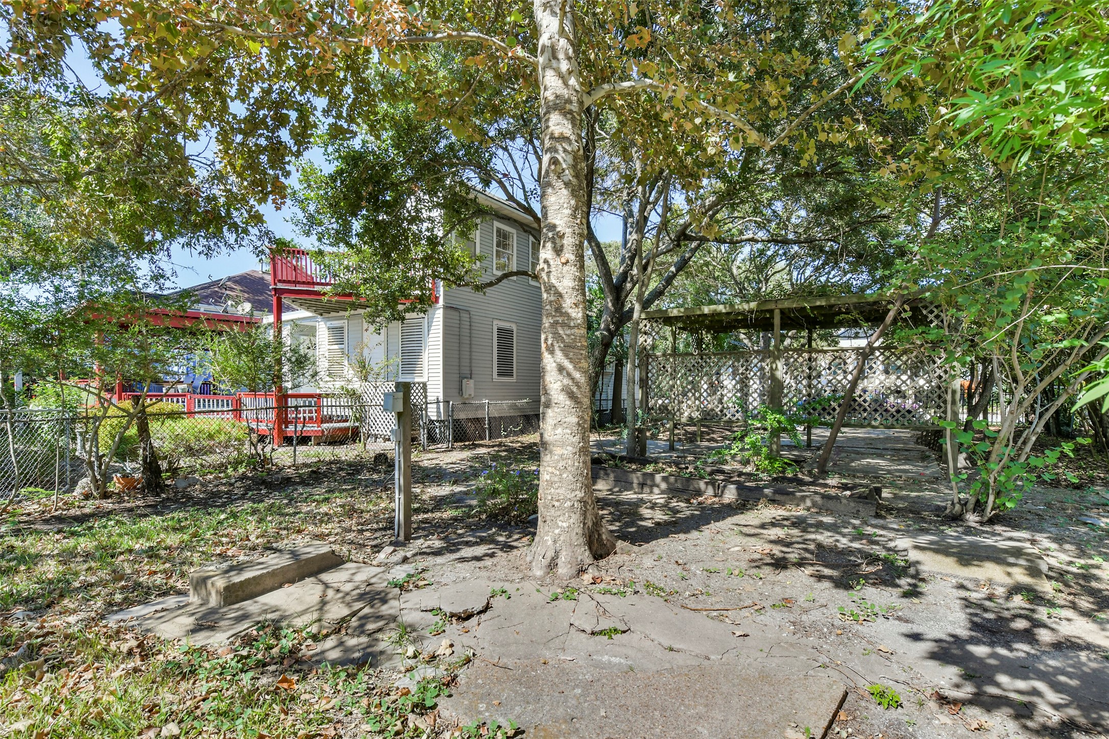 extra full lot/yard