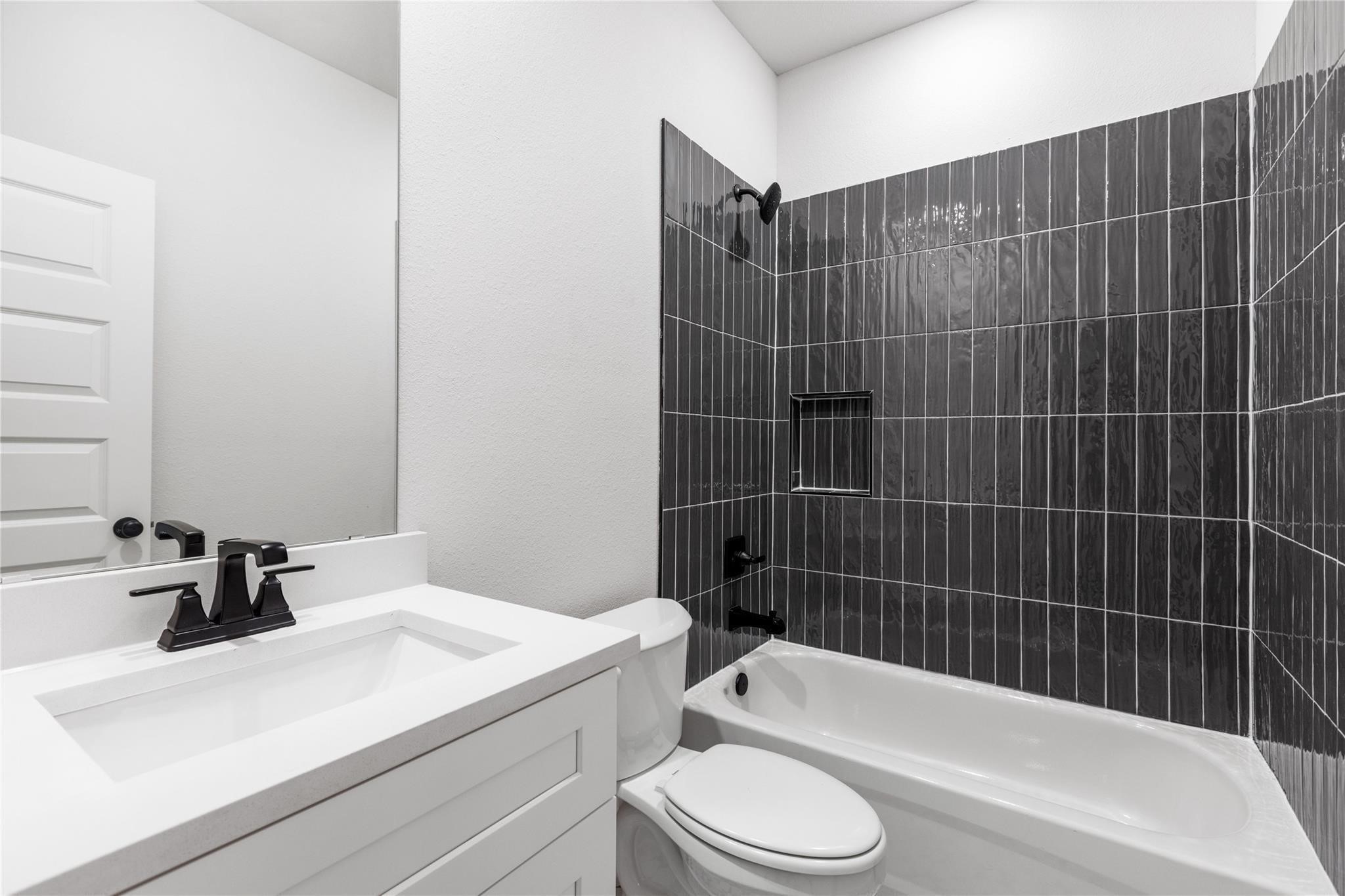 6543 Escondido Dr, Rosharon, TX 77583