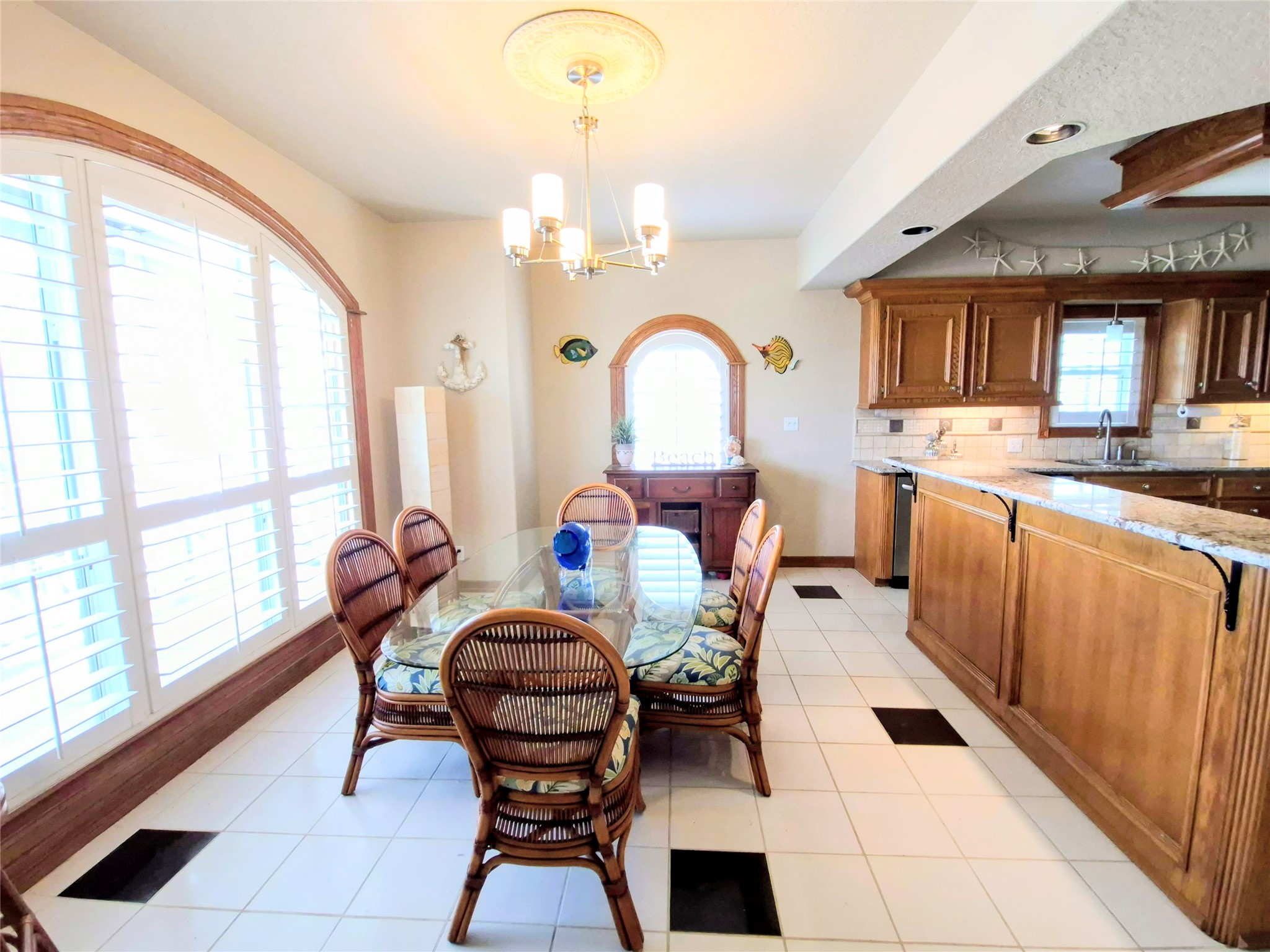 111 Kona Drive, Tiki Island, TX 77554