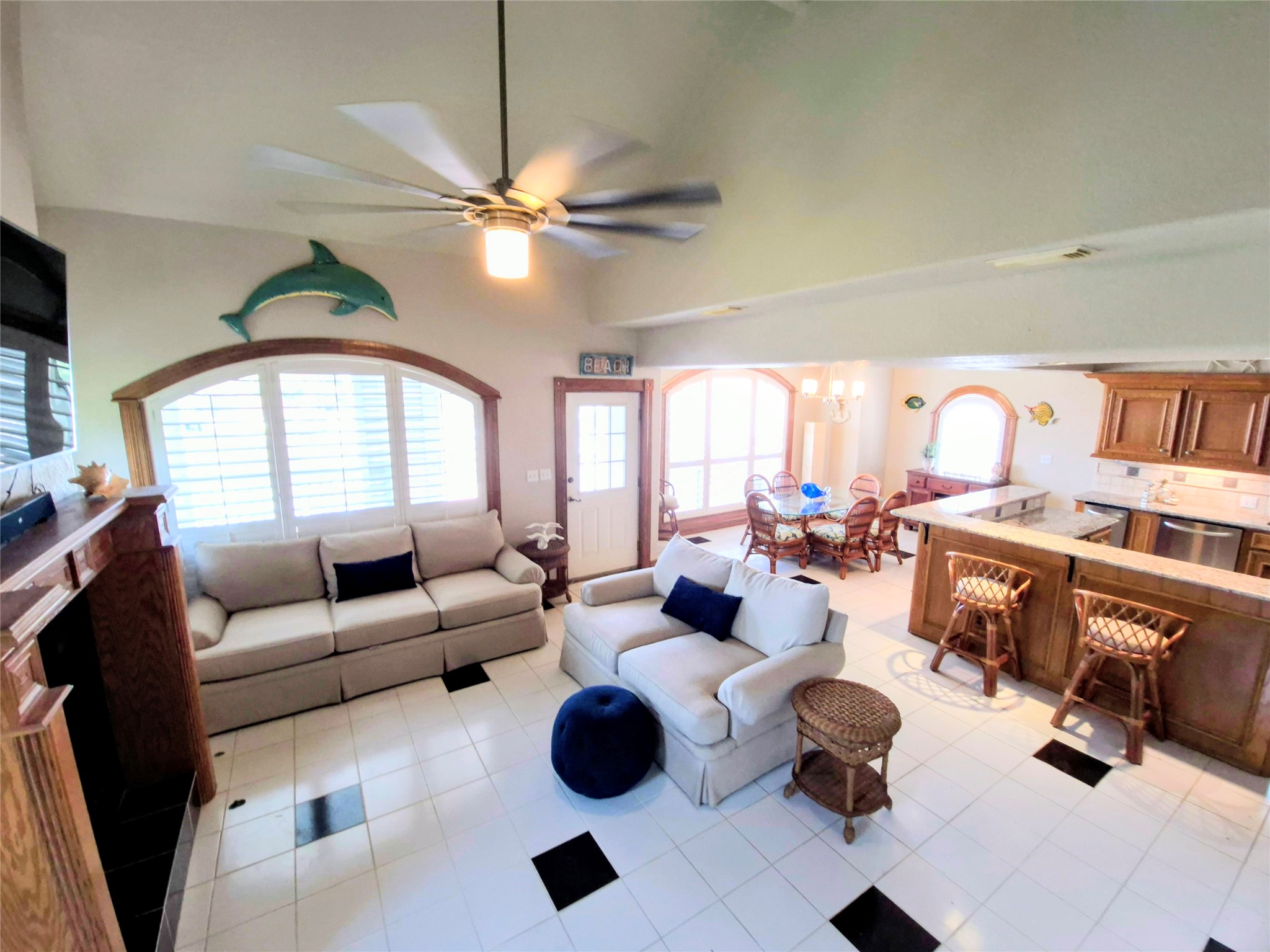 111 Kona Drive, Tiki Island, TX 77554