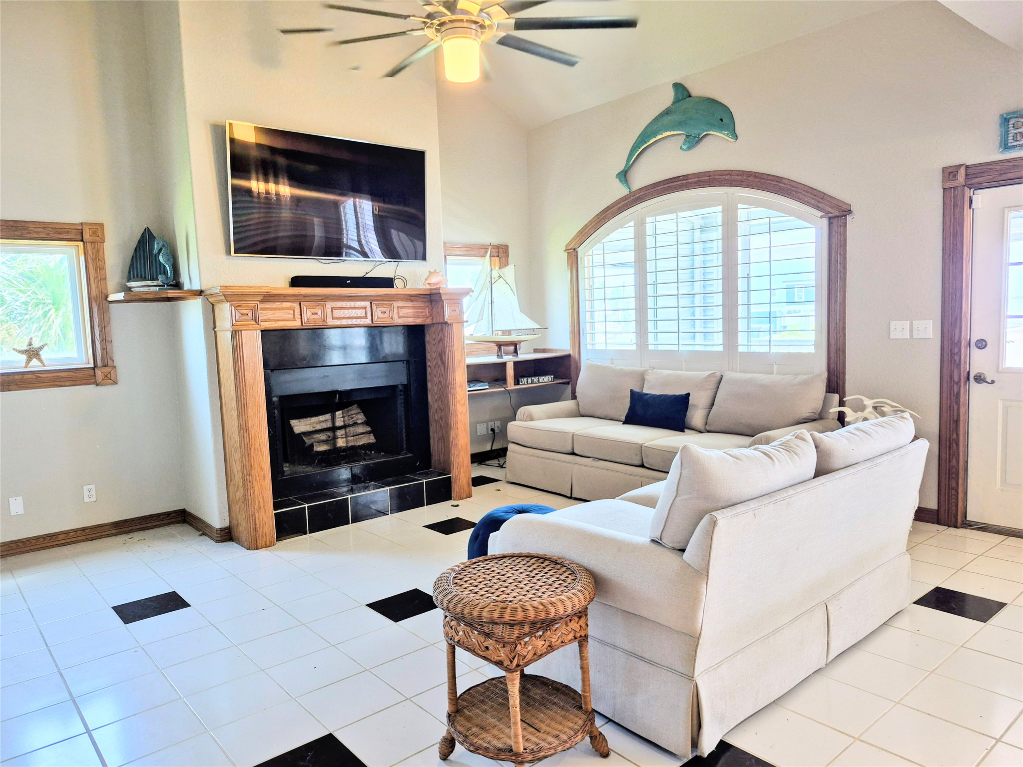 111 Kona Drive, Tiki Island, TX 77554