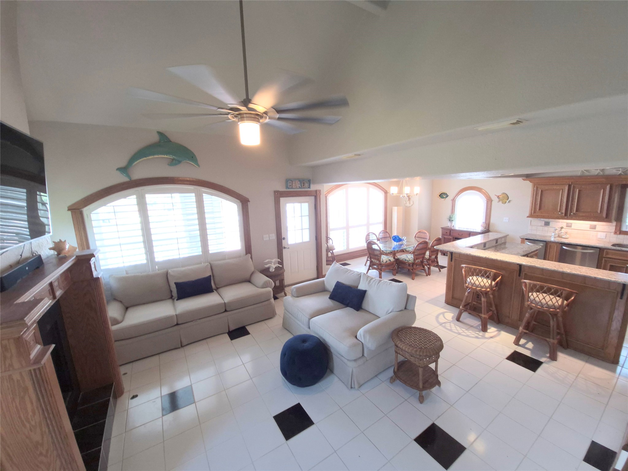 111 Kona Drive, Tiki Island, TX 77554
