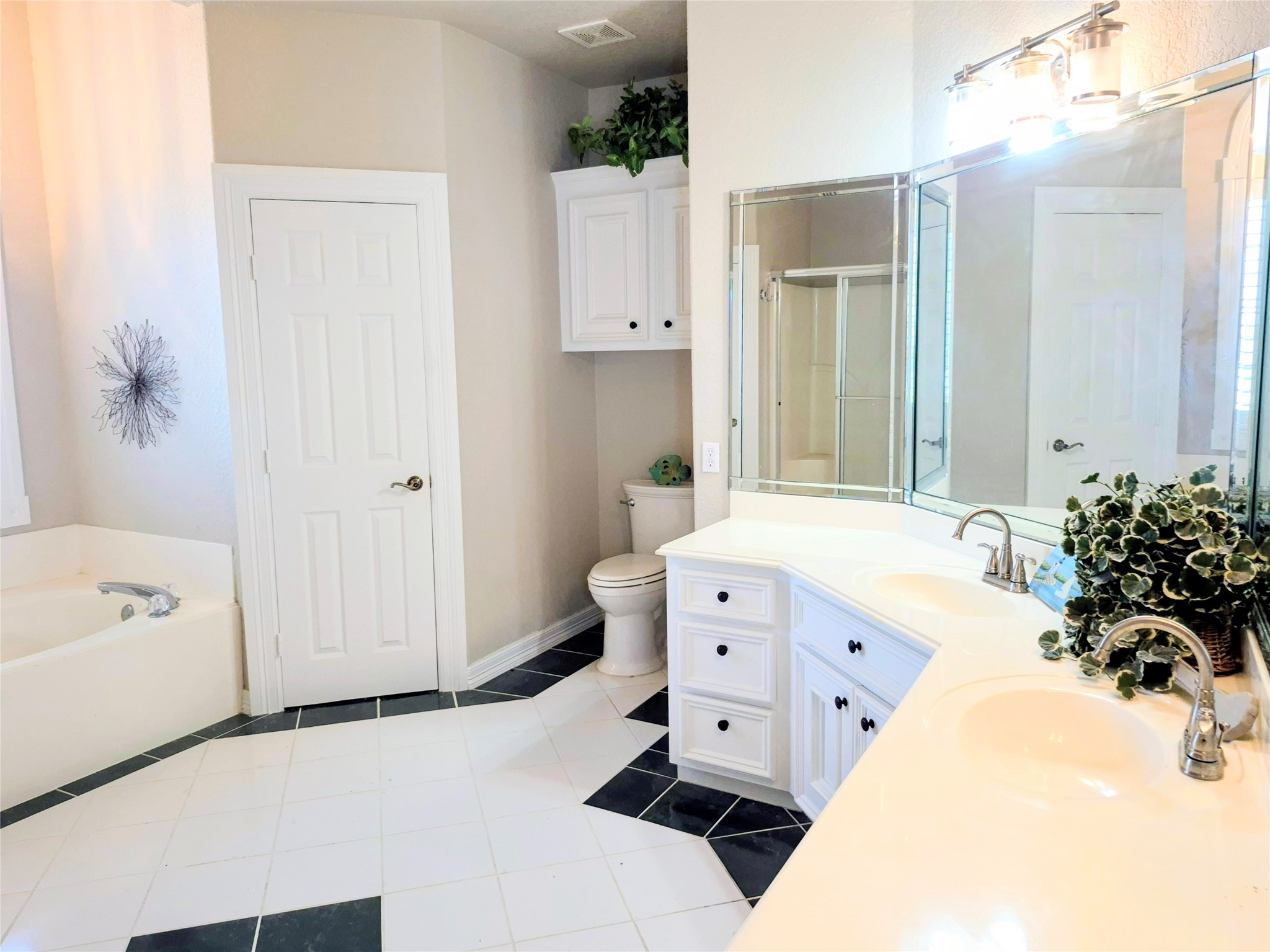 111 Kona Drive, Tiki Island, TX 77554