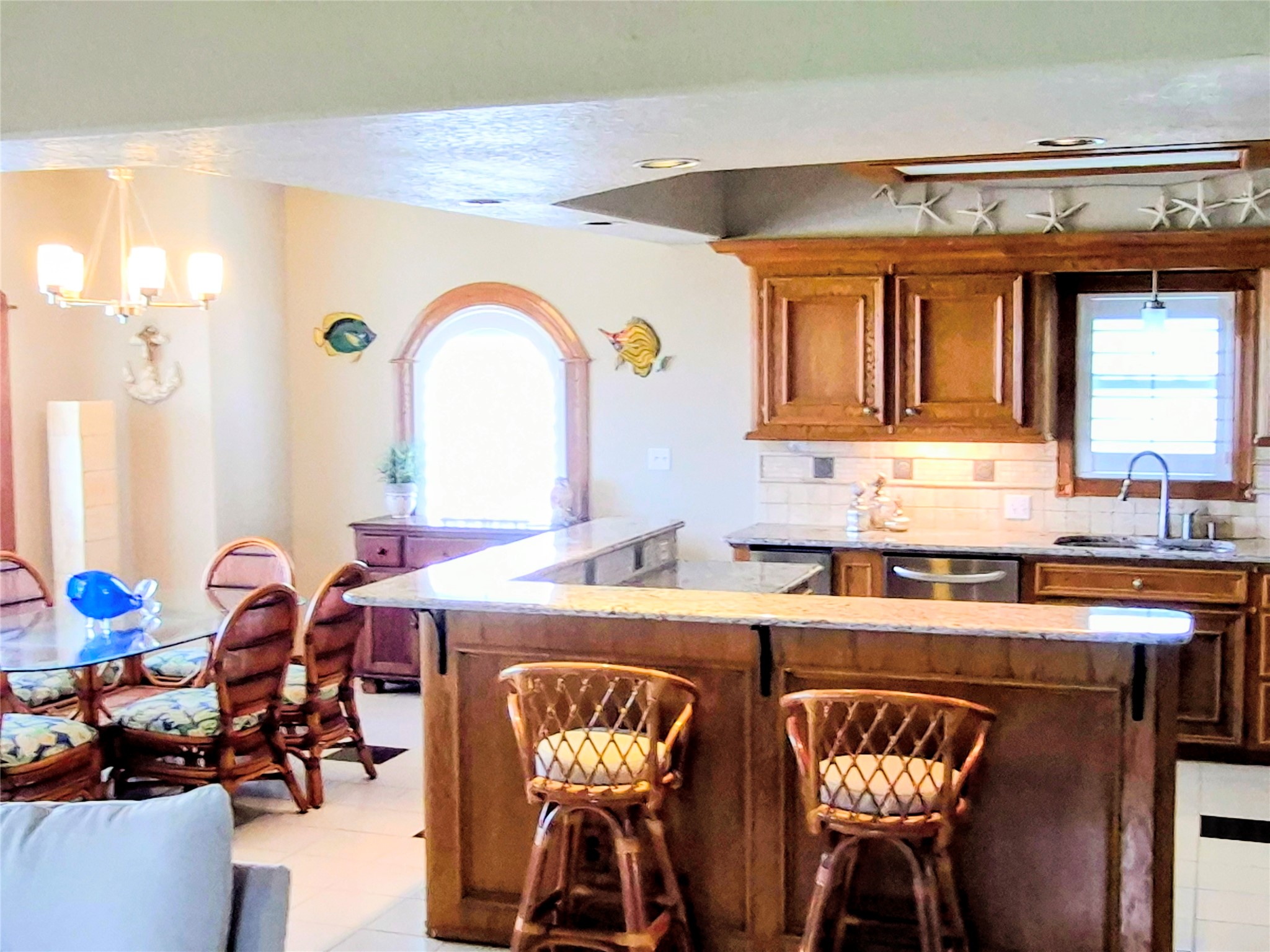 111 Kona Drive, Tiki Island, TX 77554