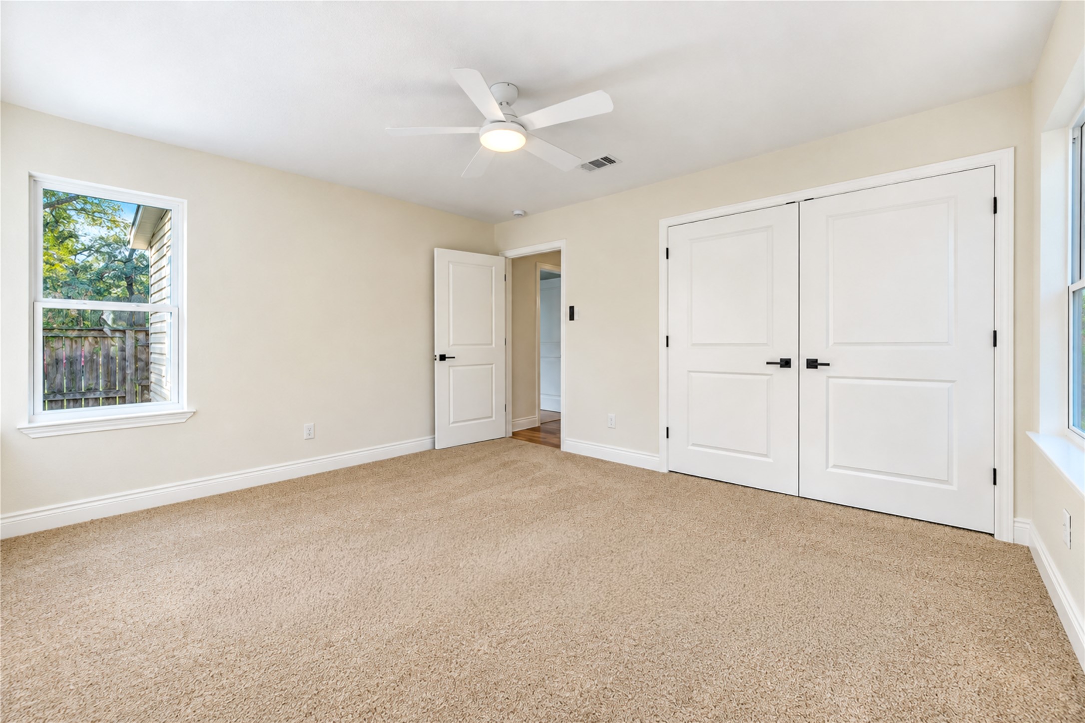 1110 18th Avenue N, Texas City, TX 77590