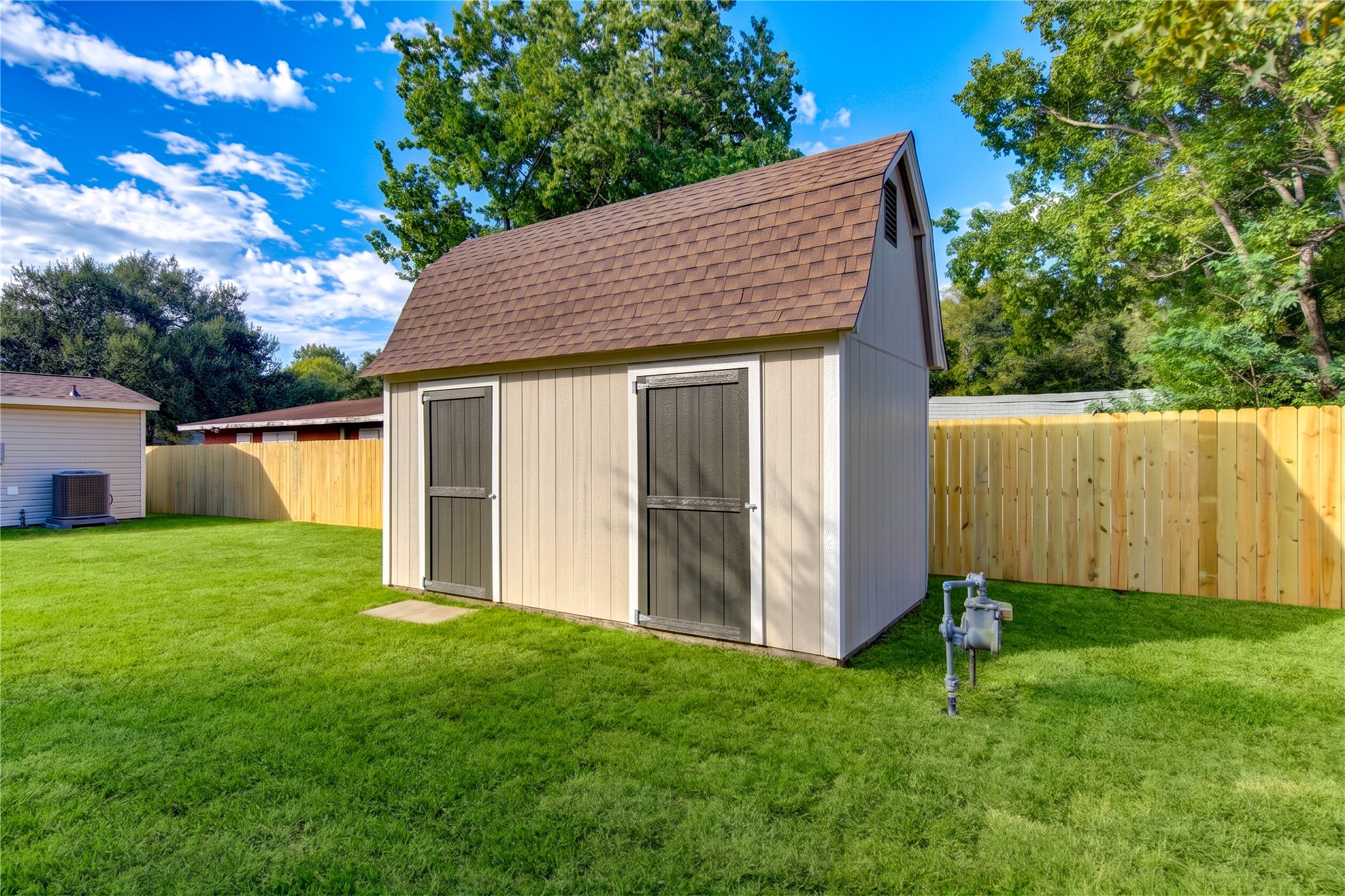 1110 18th Avenue N, Texas City, TX 77590