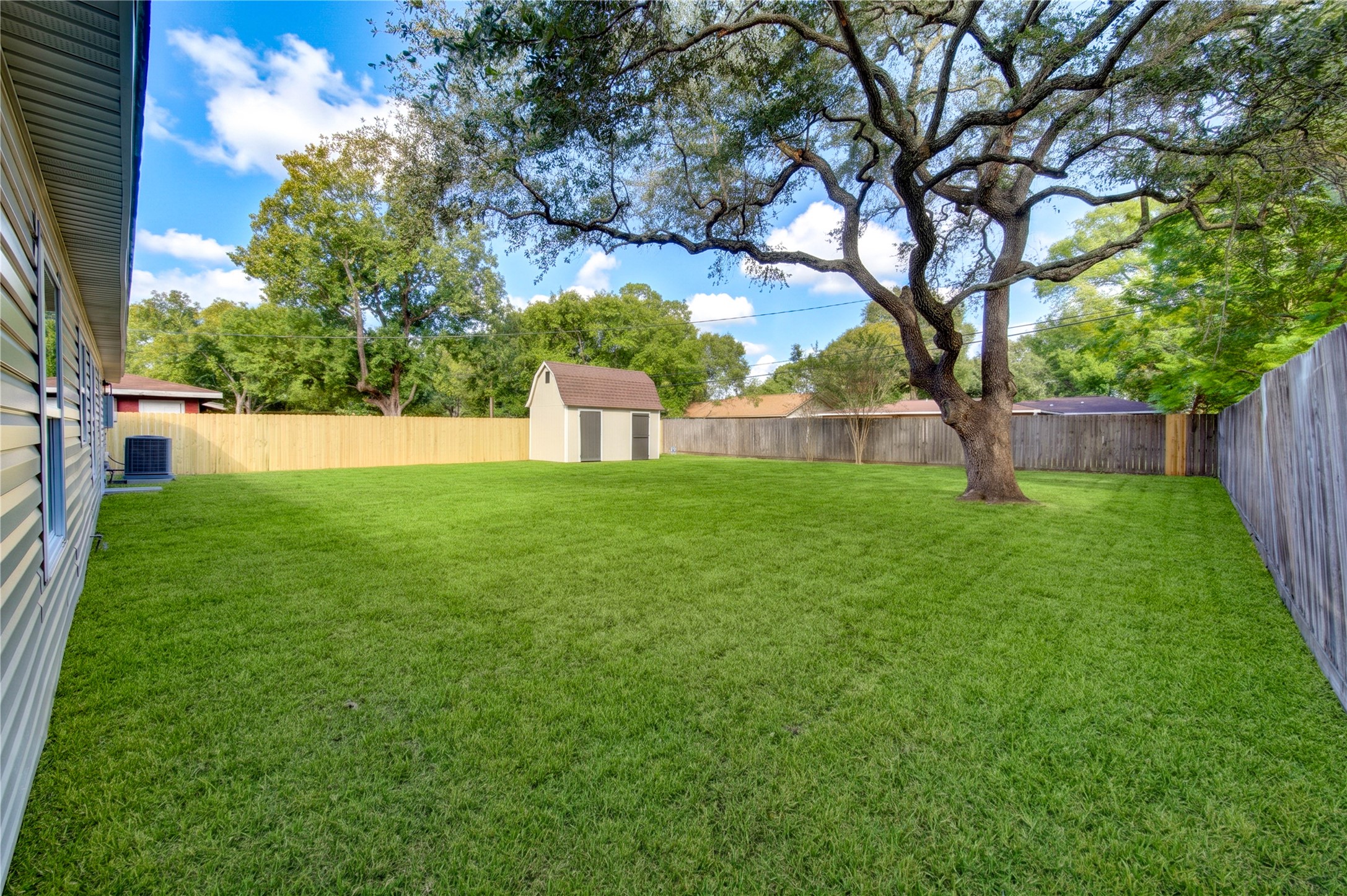 1110 18th Avenue N, Texas City, TX 77590