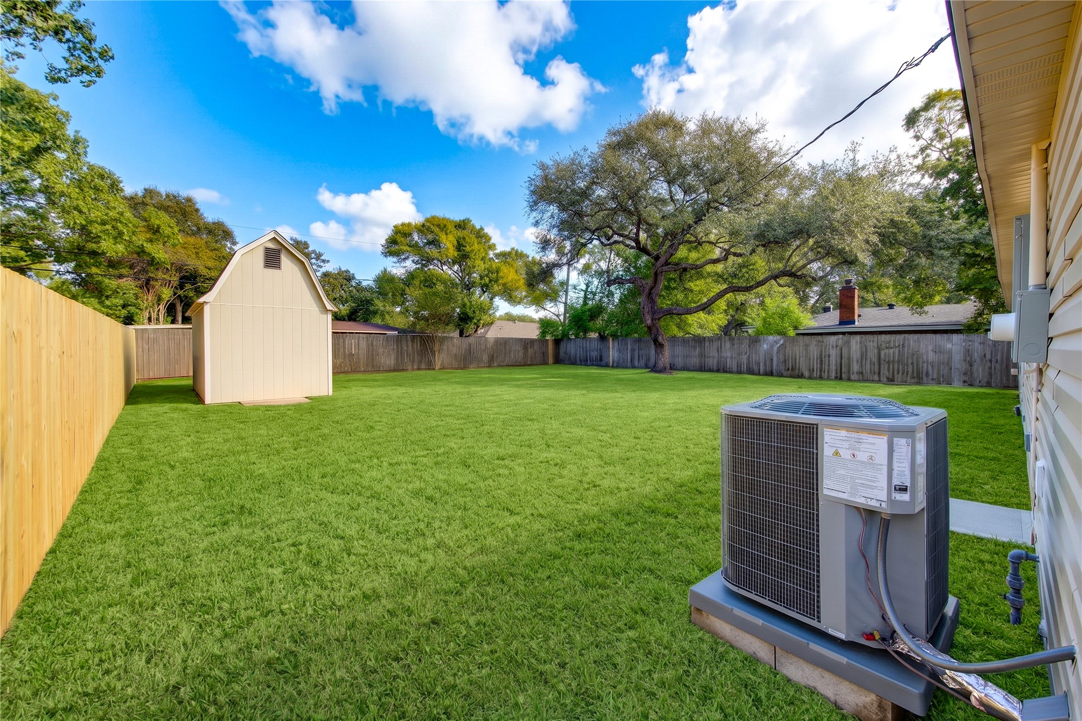1110 18th Avenue N, Texas City, TX 77590