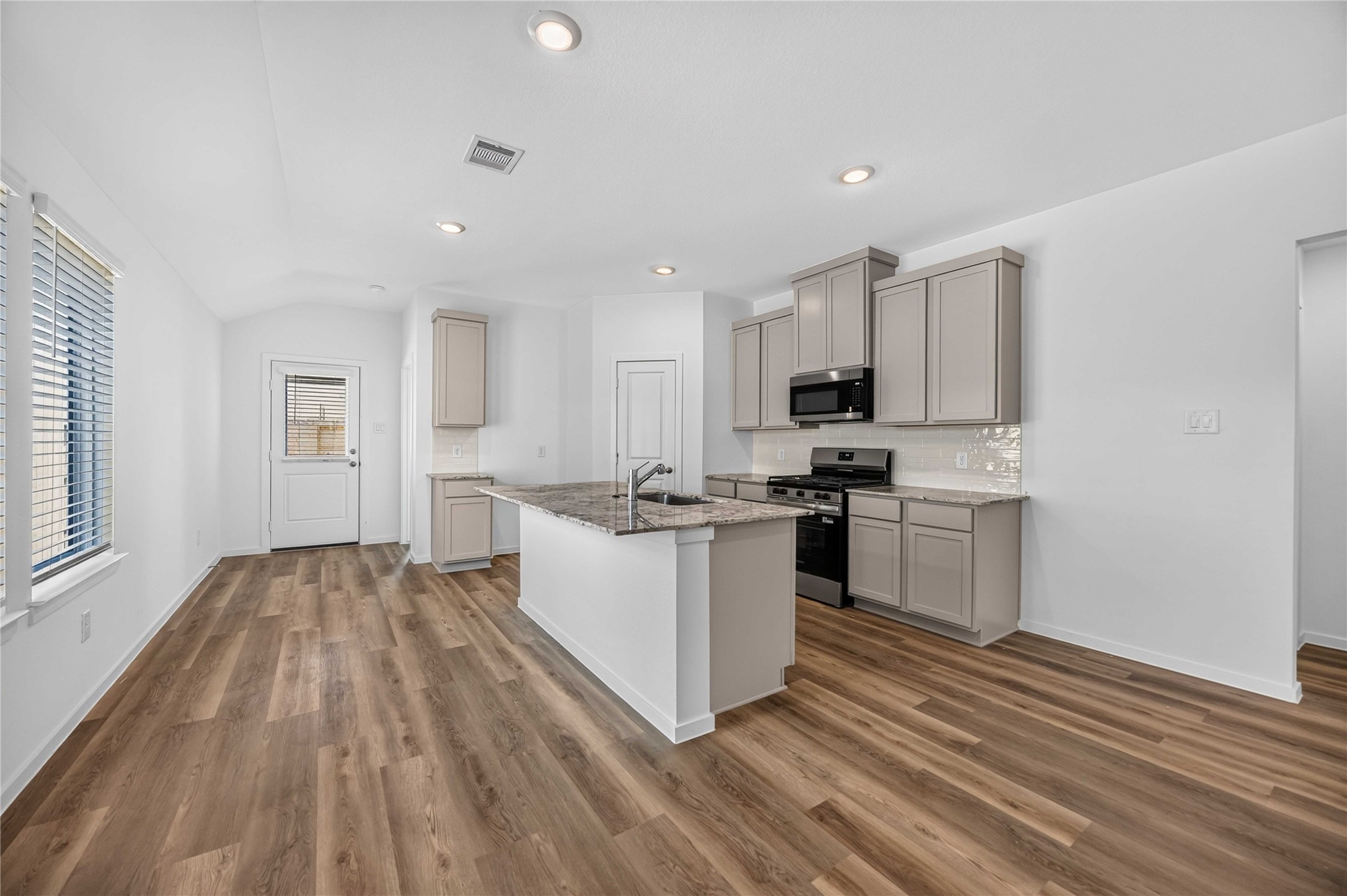 5108 Greengrass Willow Way, Houston, TX 77048