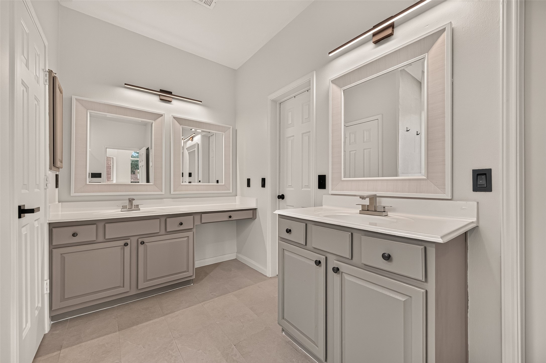 2 vanities Primary Bedroom