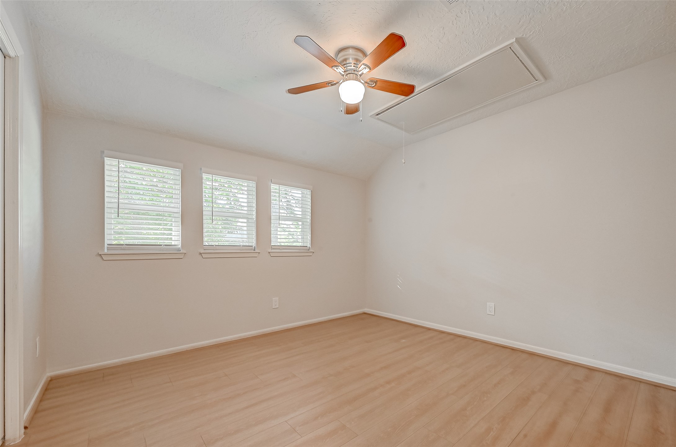 318 Pine Manor Drive, Conroe, TX 77385