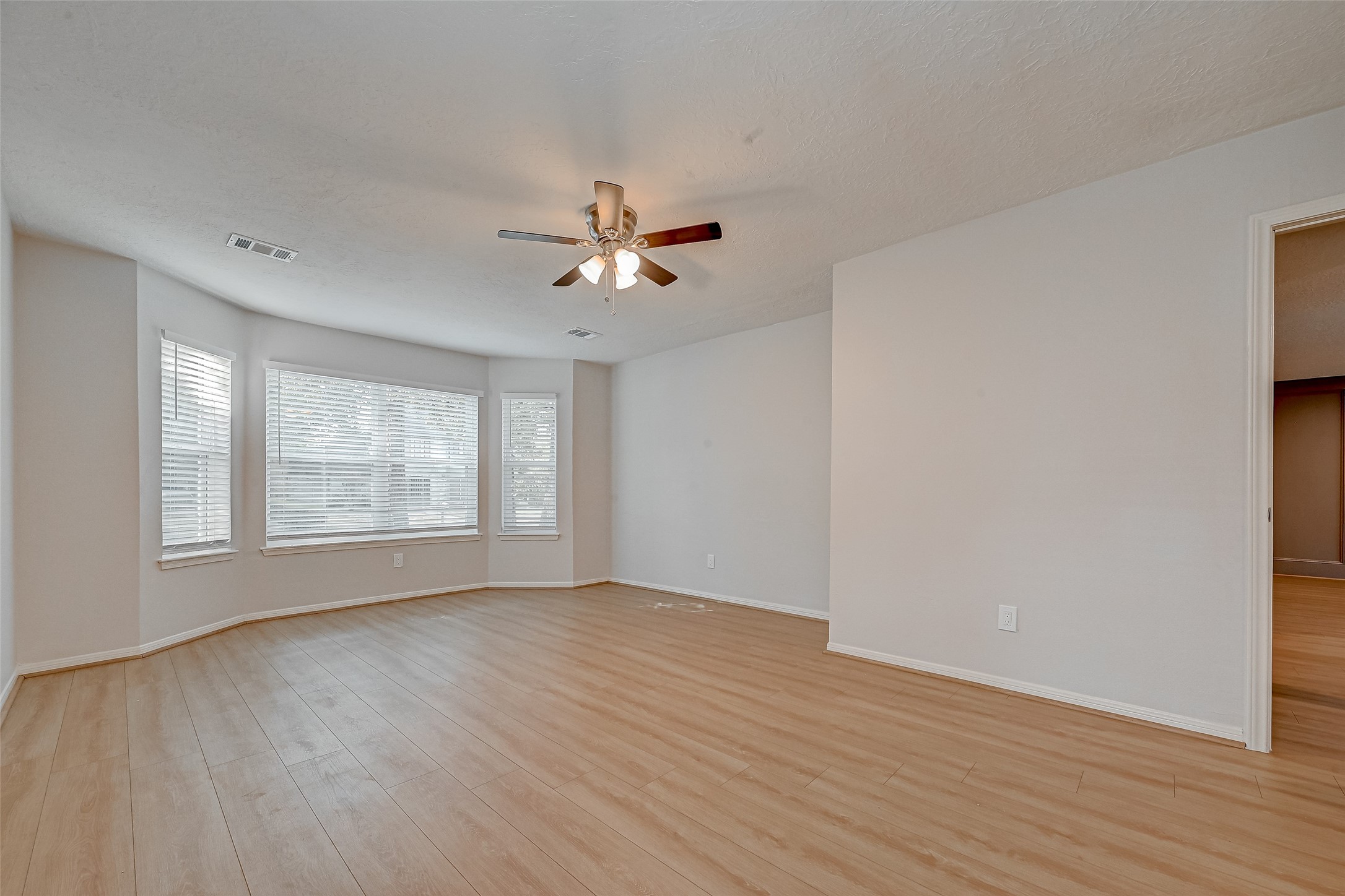 318 Pine Manor Drive, Conroe, TX 77385