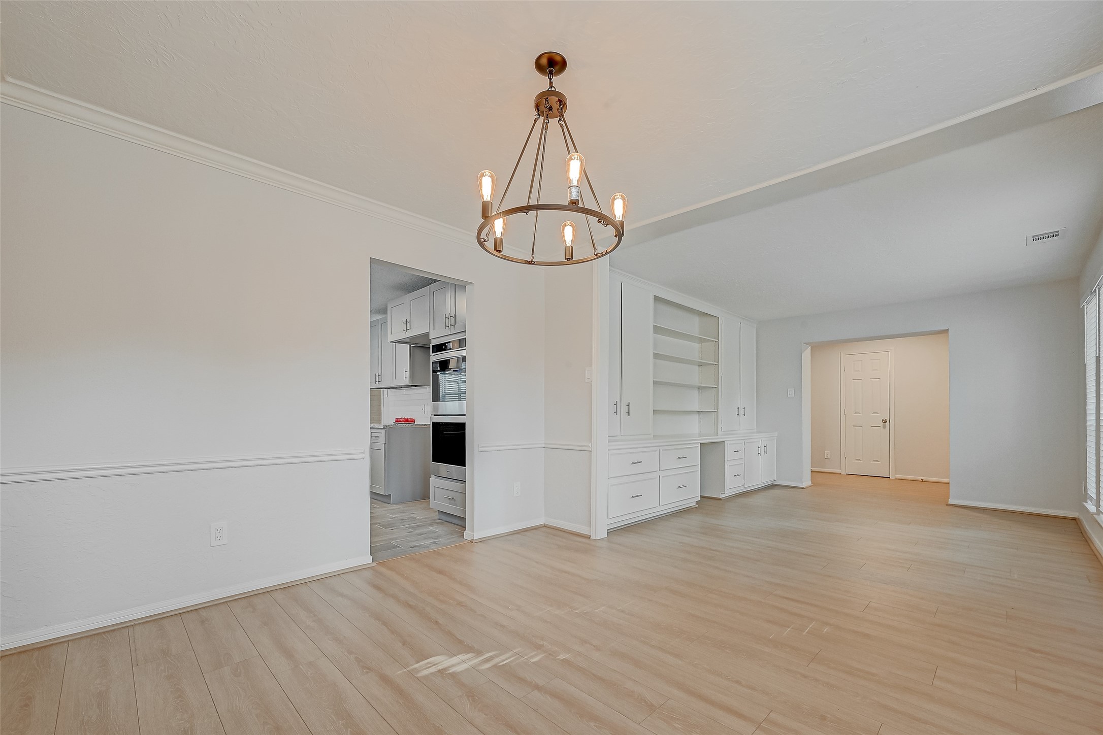 318 Pine Manor Drive, Conroe, TX 77385