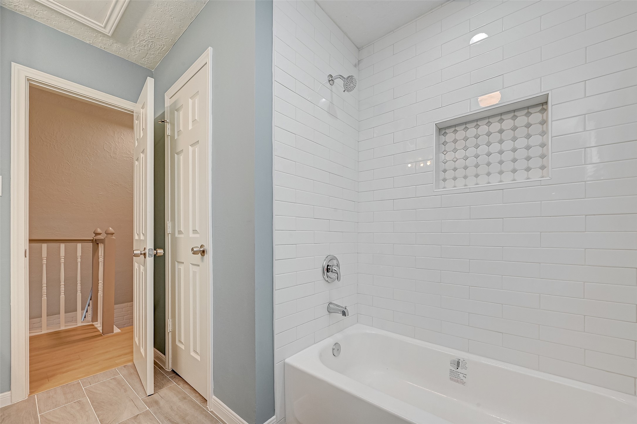 318 Pine Manor Drive, Conroe, TX 77385