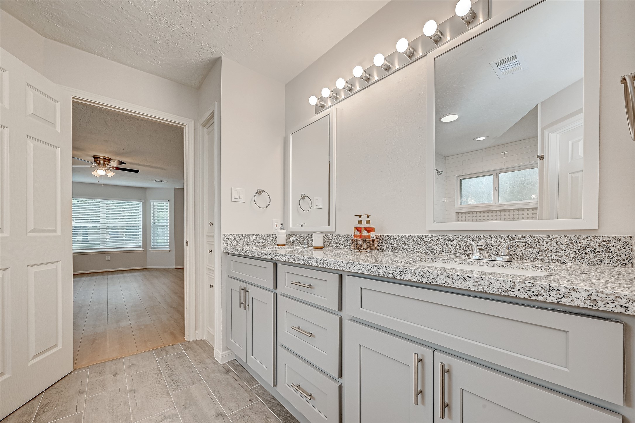 318 Pine Manor Drive, Conroe, TX 77385