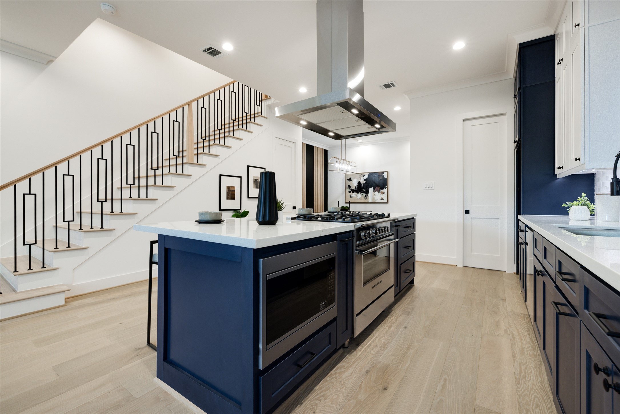 2323 RICHTON Street, Houston, TX 77098
