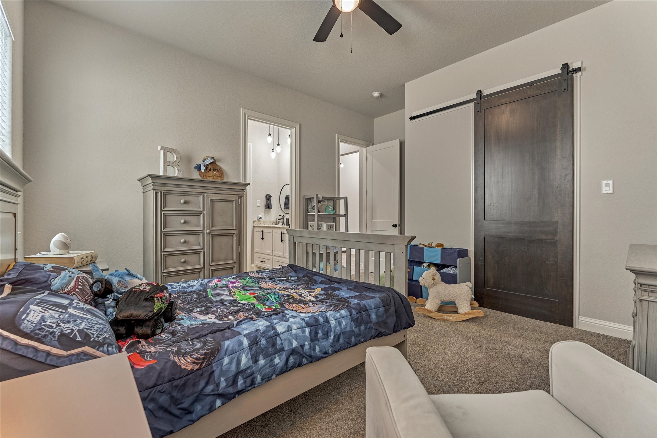 Third bedroom connects to the jack n Jill bathroom