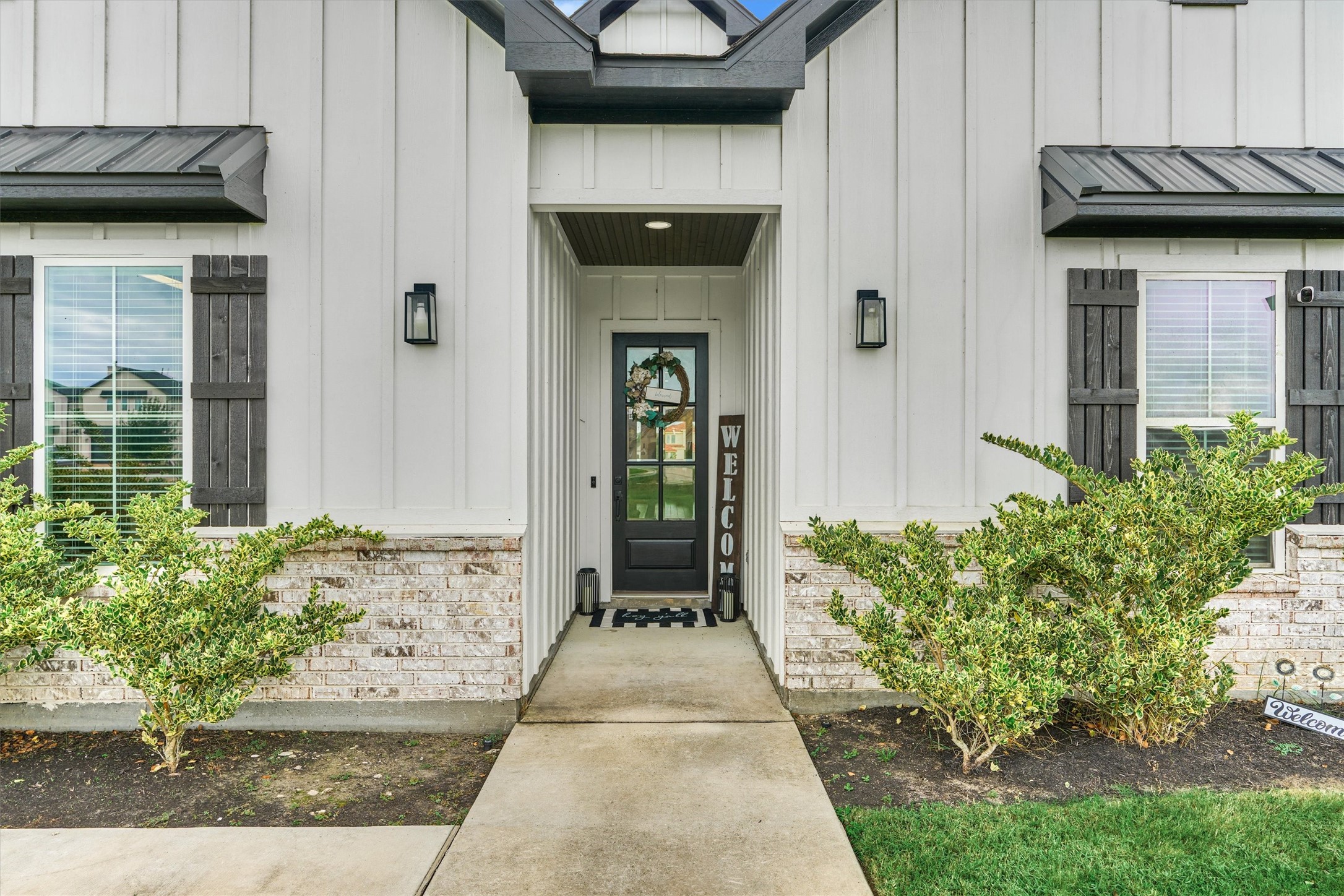 The perfect entry to decorate for all of the seasons