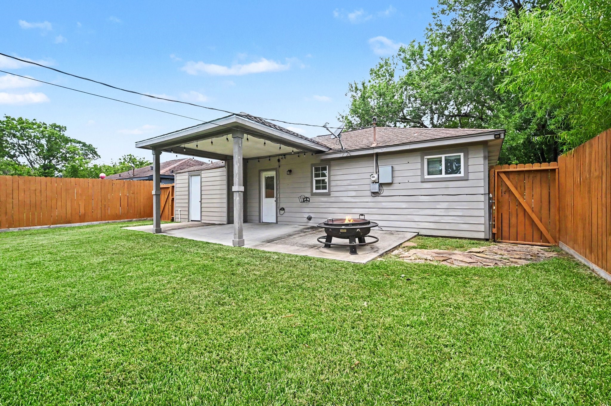 The patio is very generous in size and a fire pit fits great.