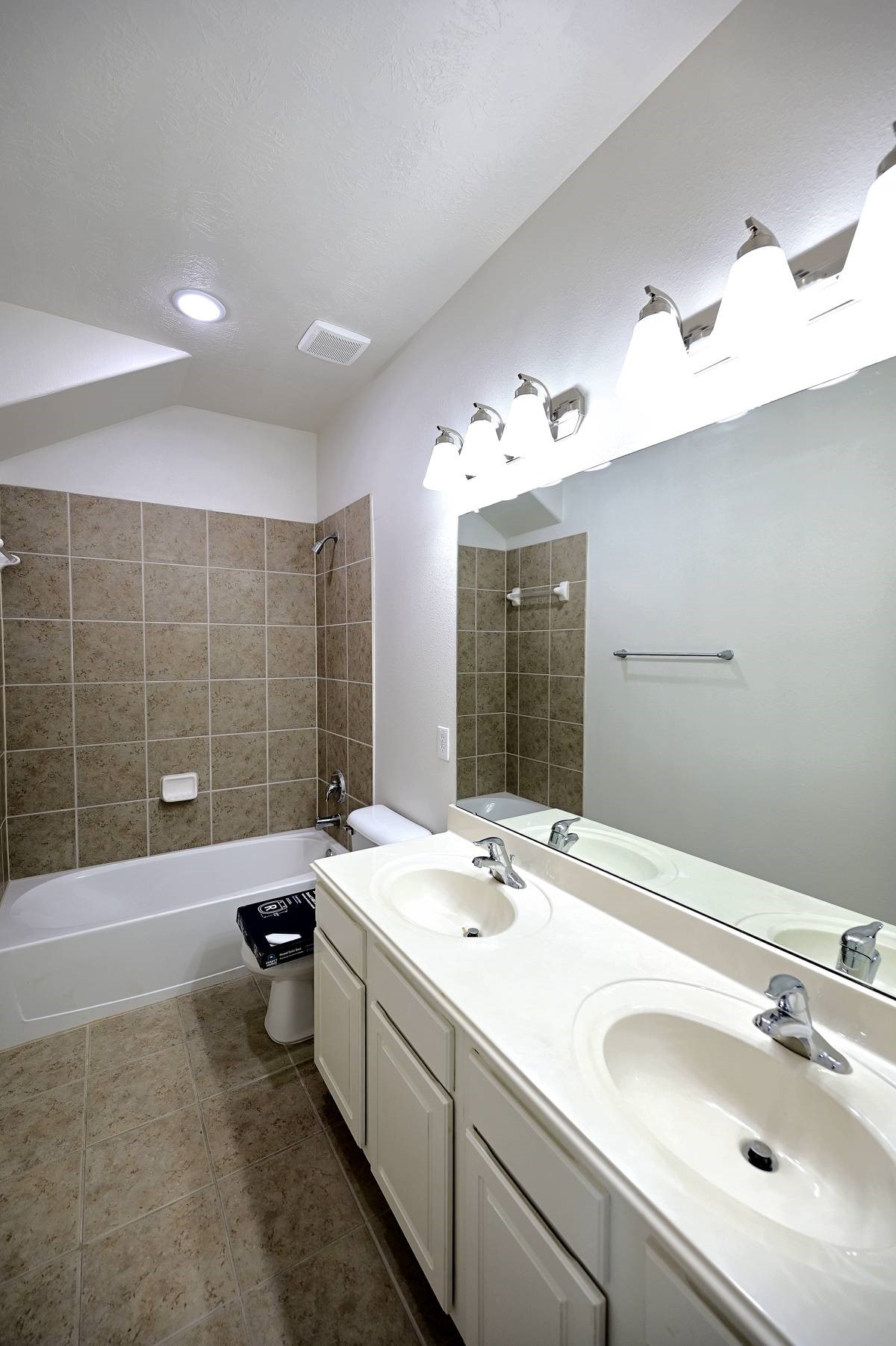 9007 Kinnel Lane, Tomball, TX 77375