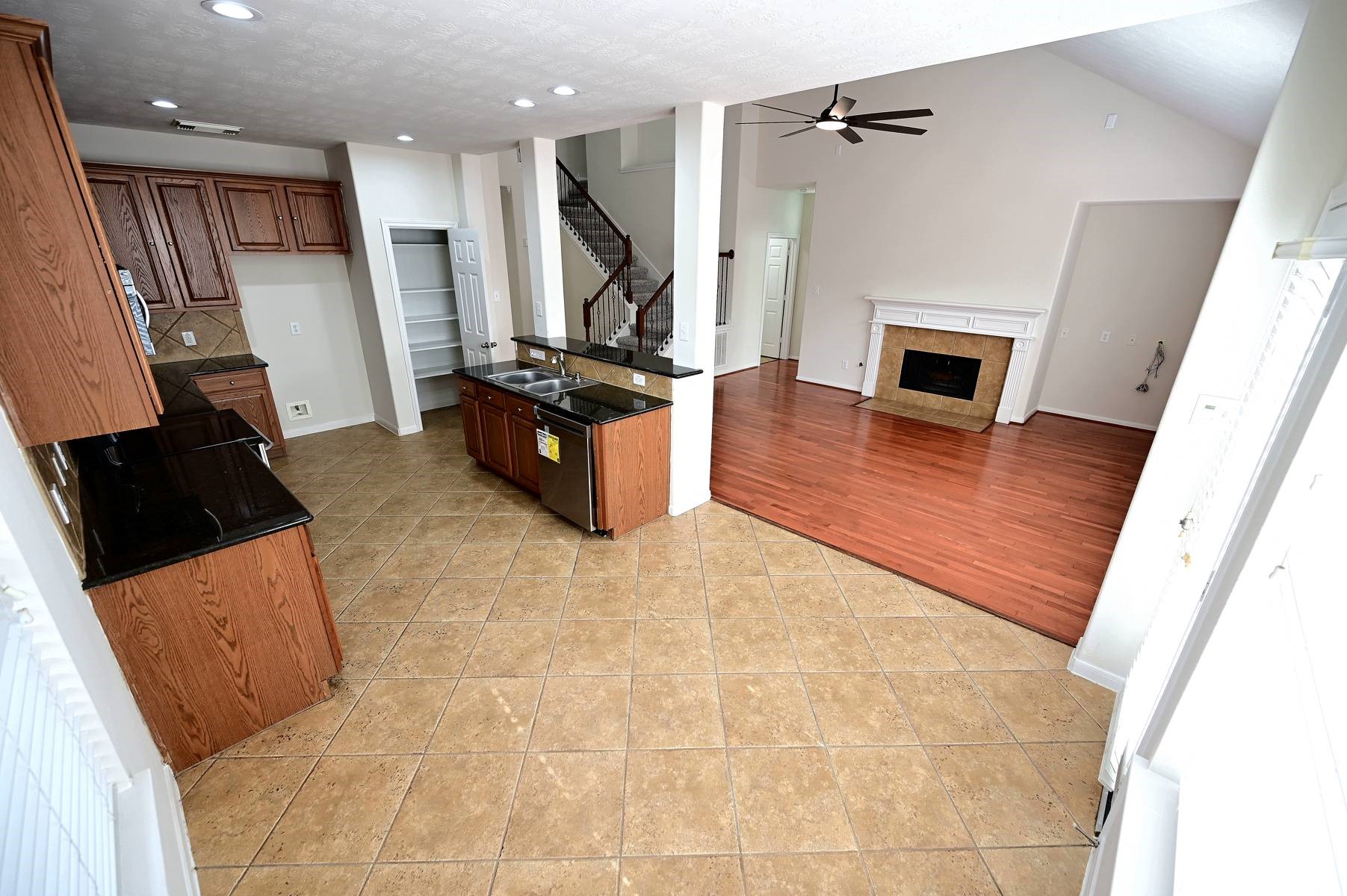 9007 Kinnel Lane, Tomball, TX 77375