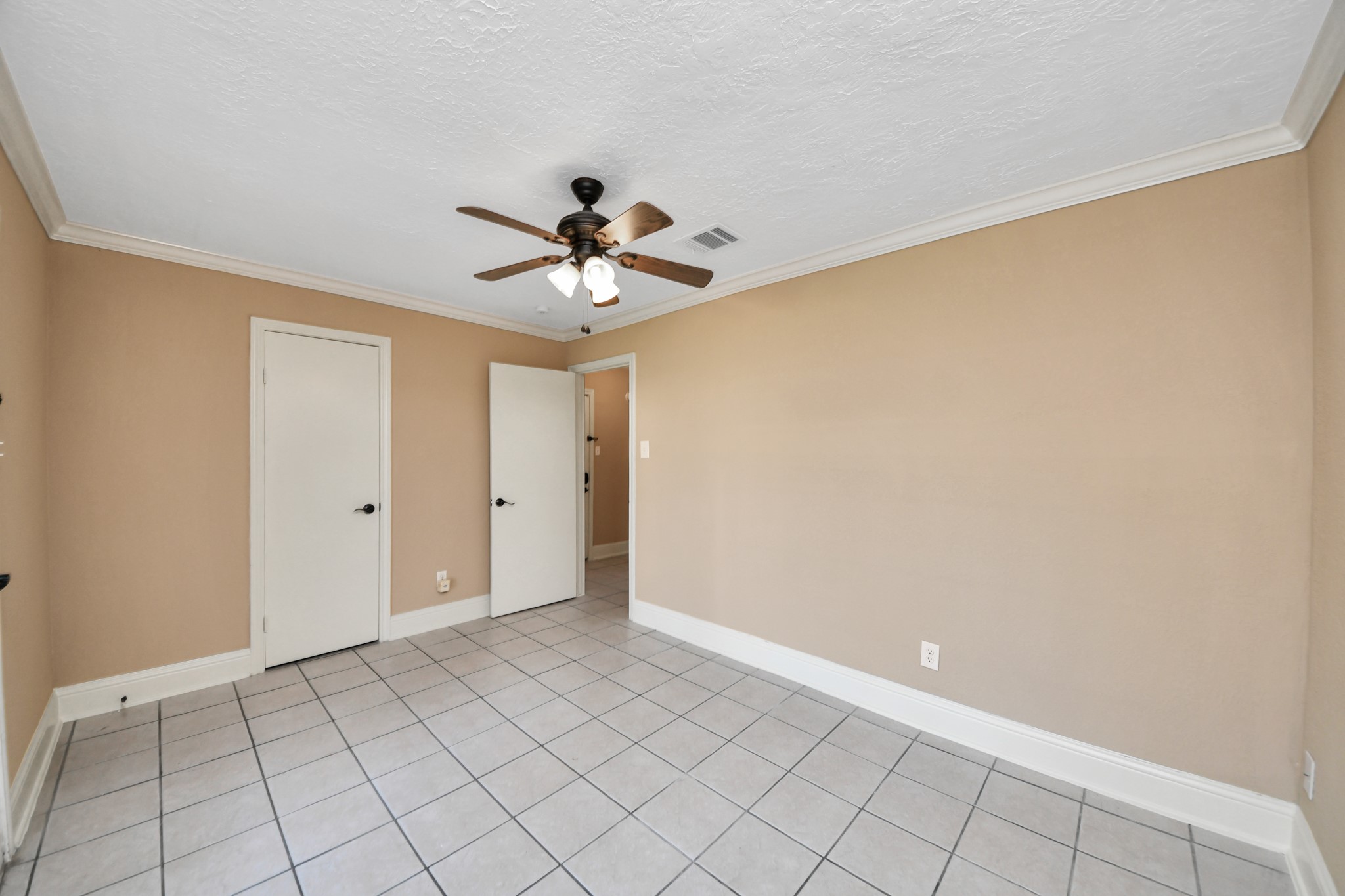 Envision the ultimate man cave, an exciting game room for hosting friends, a stylish home office, or your very own private retreat. On those beautiful Texas days, open the doors, welcome a refreshing breeze, and enjoy the peaceful backyard.