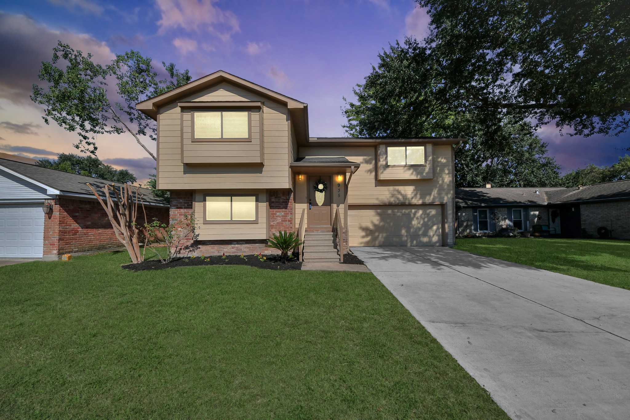 Nestled in Katys established Silverstone neighborhood, 935 Grand Junction offers a unique floor plan designed for comfortable everyday living. Your next chapter could begin right here!
