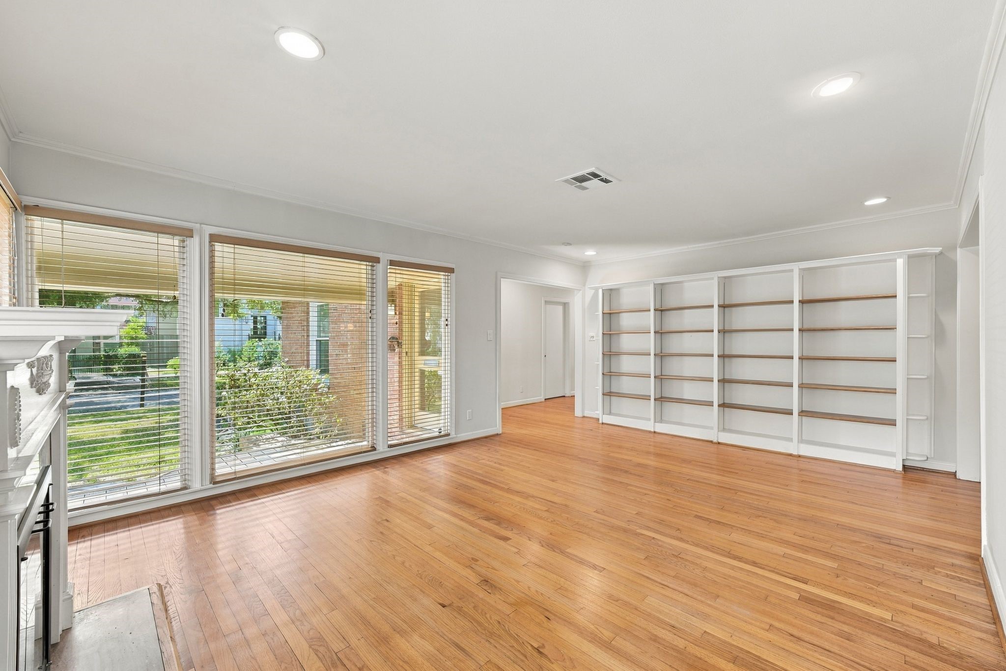 Opposite end of living room has built in bookshelves perfect for books, photos and collections Opposite end of living room has built in bookshelves perfect for books, photos and collections