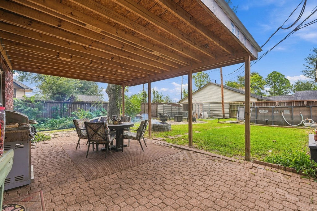 602 Renaldo Street, Dickinson, TX 77539