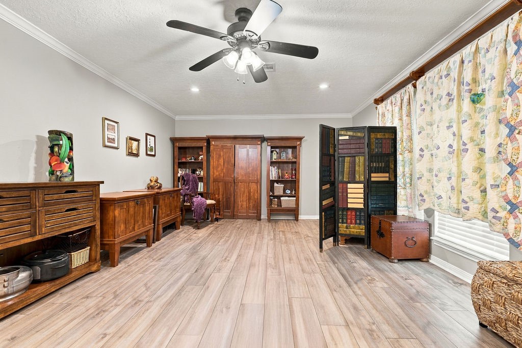 602 Renaldo Street, Dickinson, TX 77539