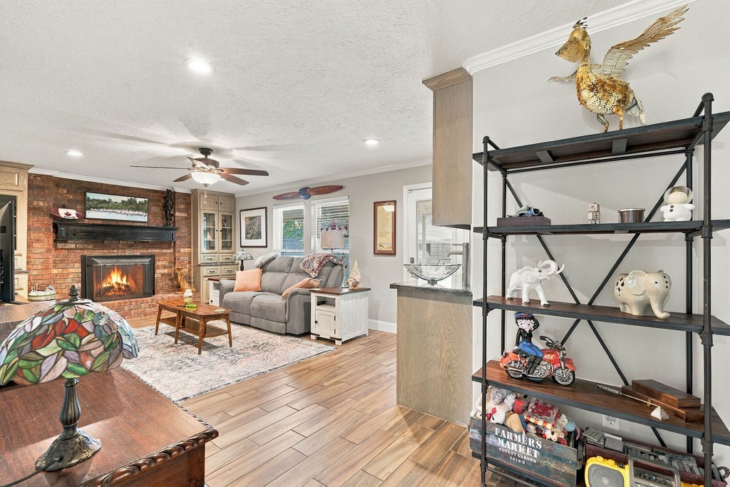 602 Renaldo Street, Dickinson, TX 77539