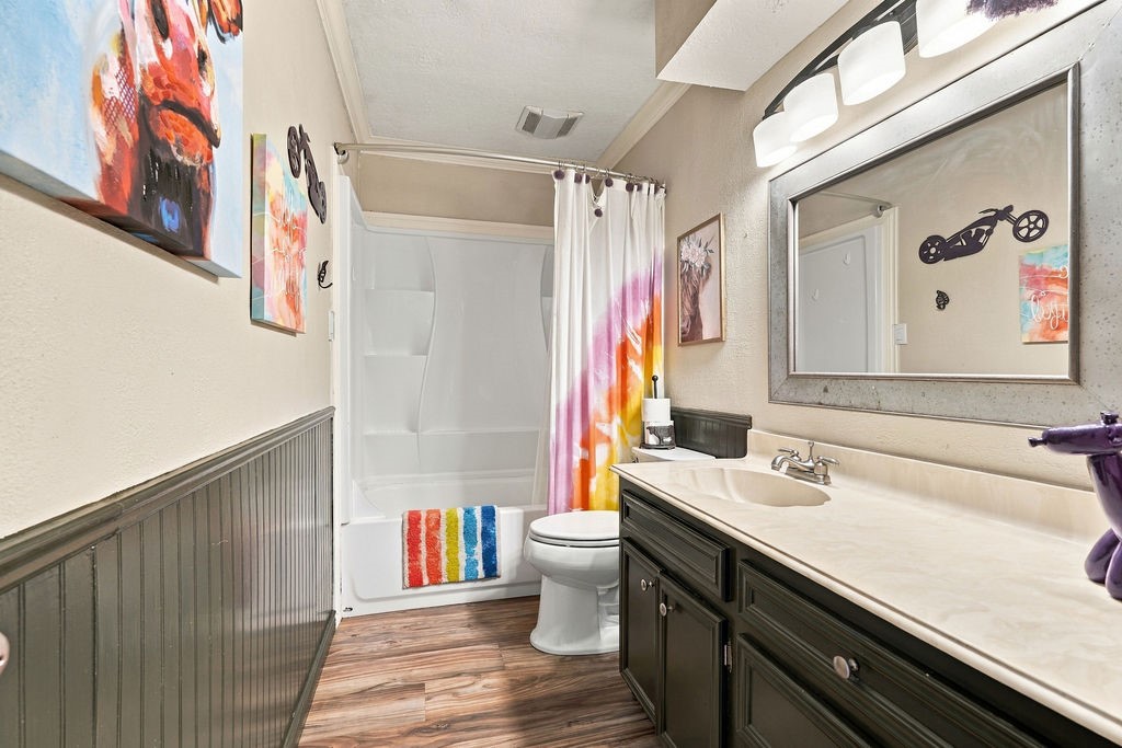 602 Renaldo Street, Dickinson, TX 77539
