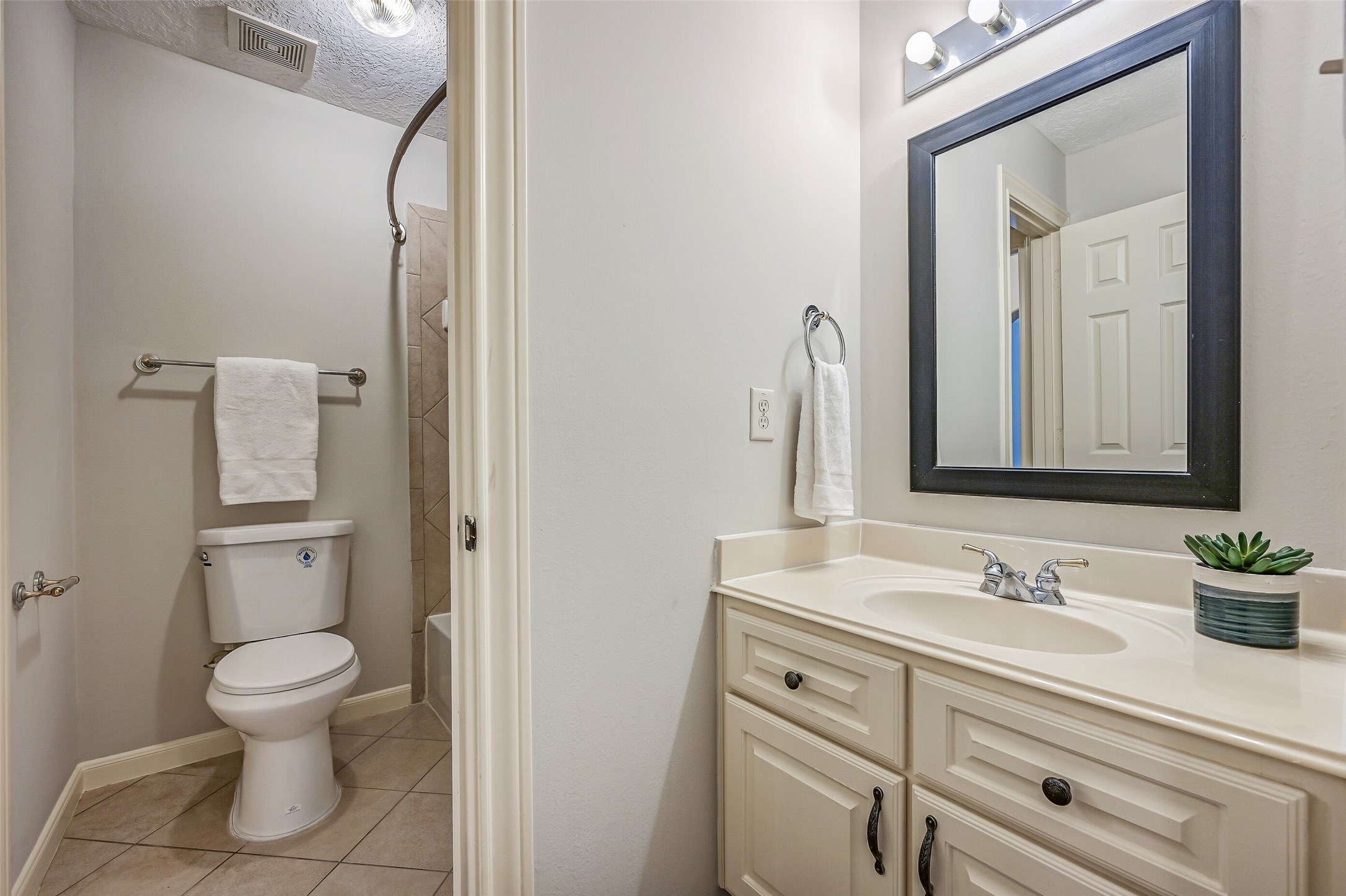 2611 Katie Harbor Drive, Manvel, TX 77578