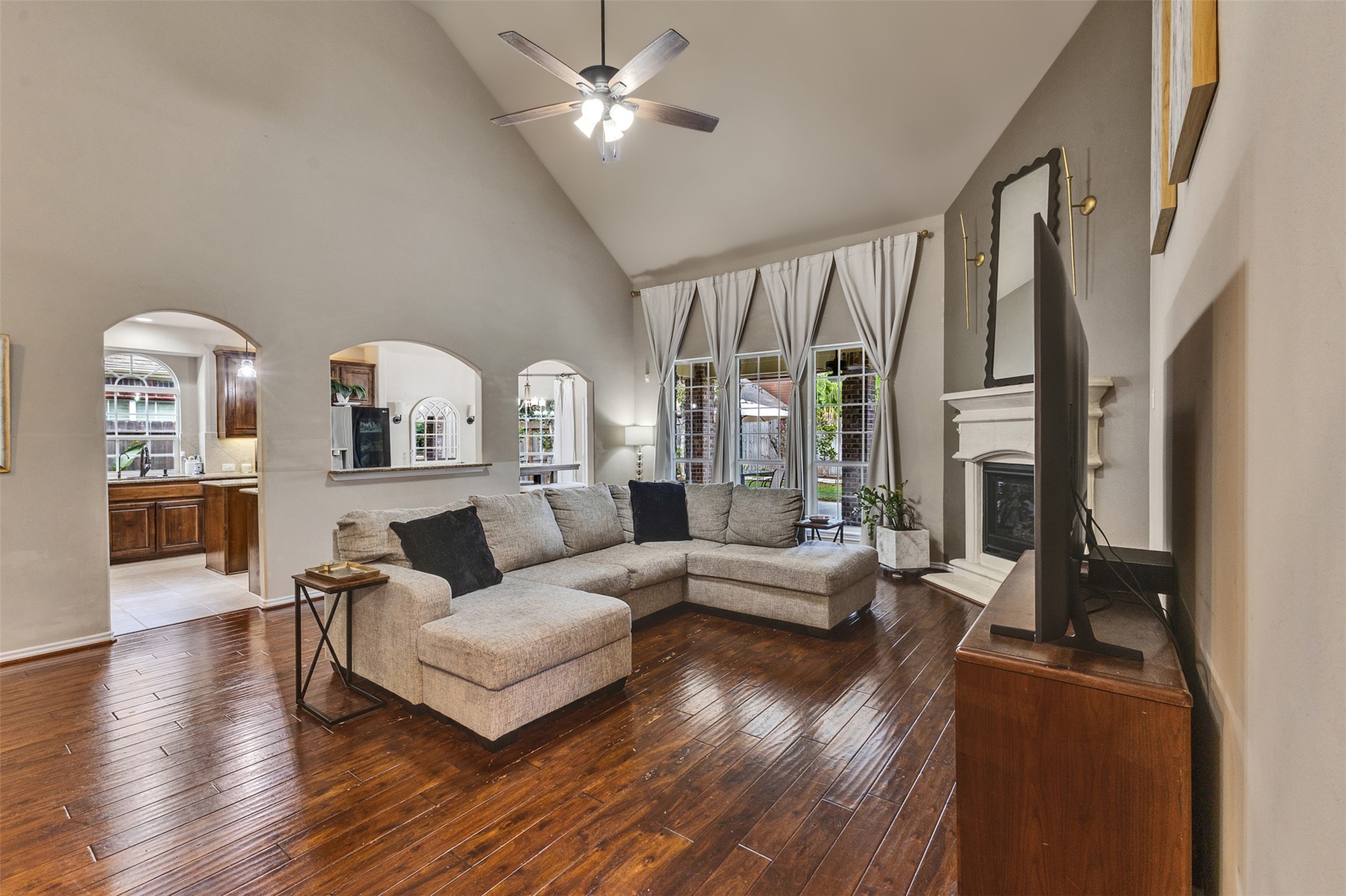 Cozy evenings by the fireplace or lively gatherings with friendsthere's room for both!