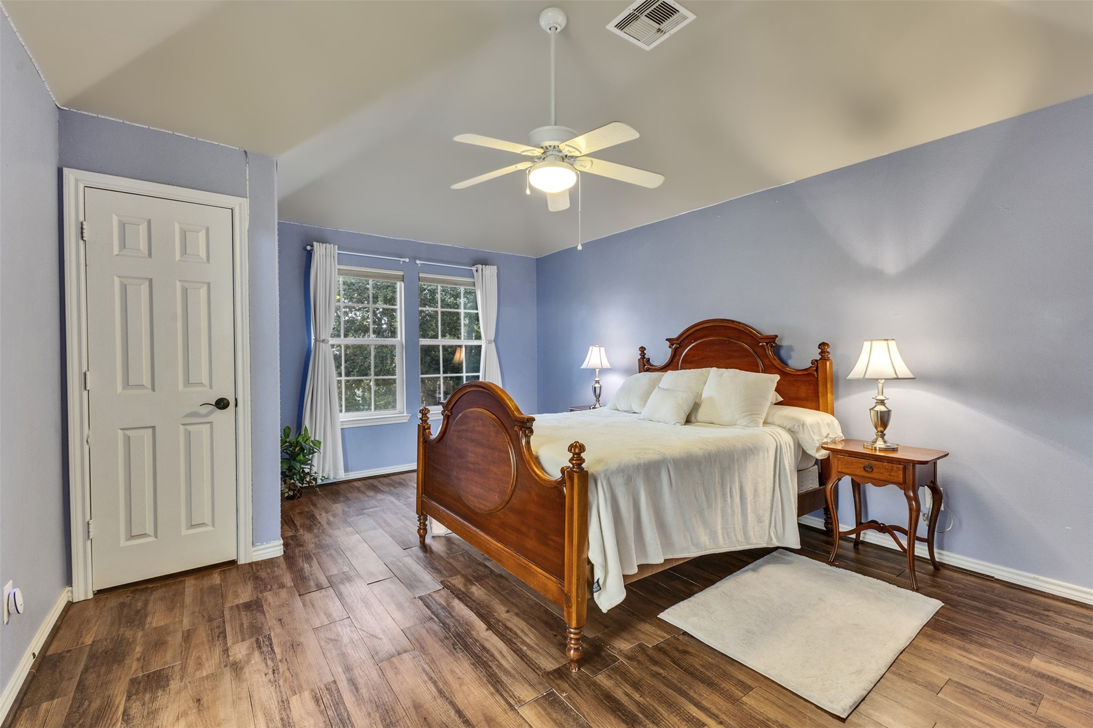 Bedroom 3: Generously sized with vaulted ceilings and attractive wood-look flooring, offering a welcoming retreat at the end of the day.