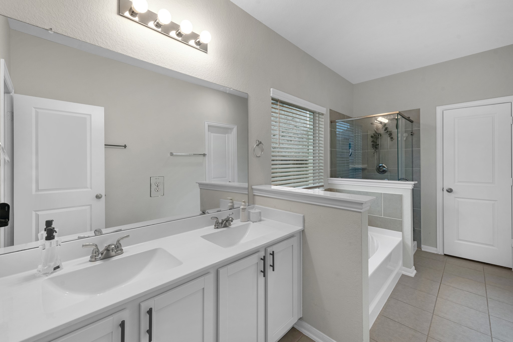 10502 Watershed Drive, Rosharon, TX 77583