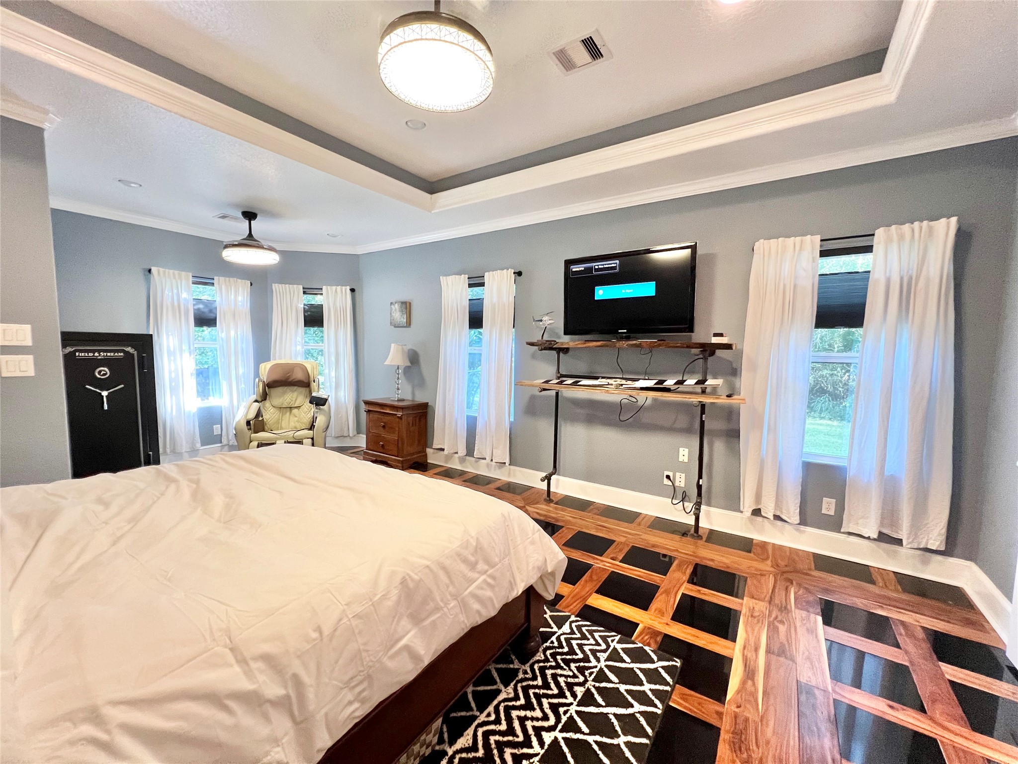 Prepare to be dazzled as you enter the Owners Suite