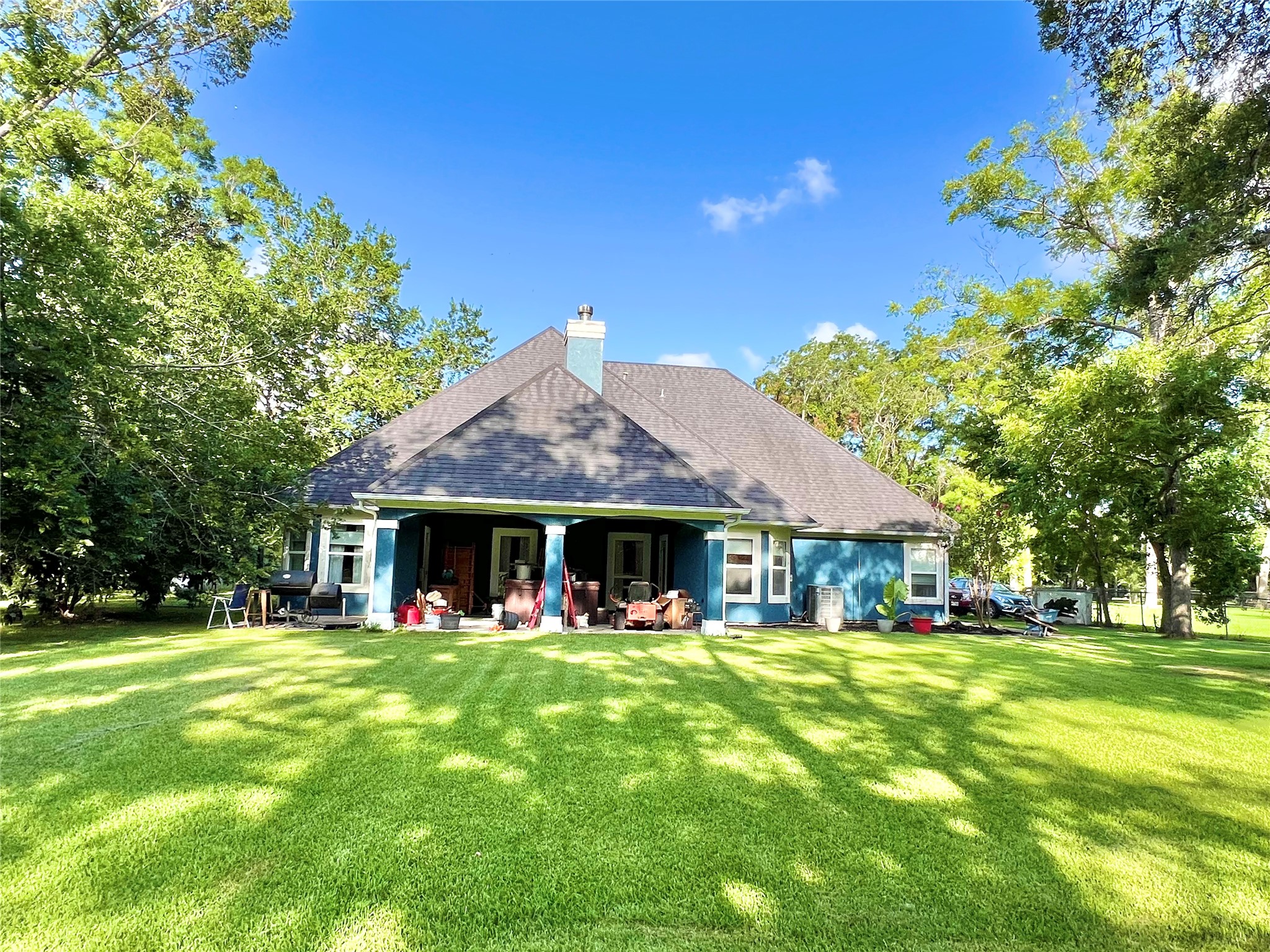 Cant say enough about this very PRIVATE back yard and extra acreage!