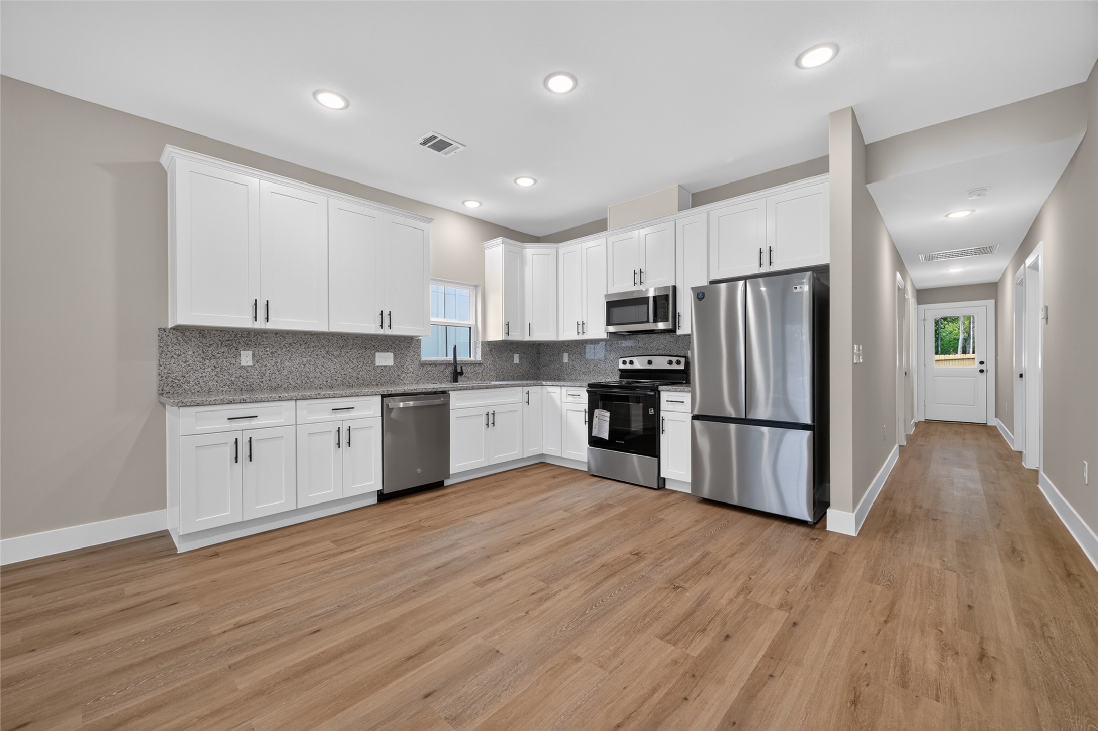 Kitchen comes with brand new refrigerator. Kitchen comes with brand new refrigerator.