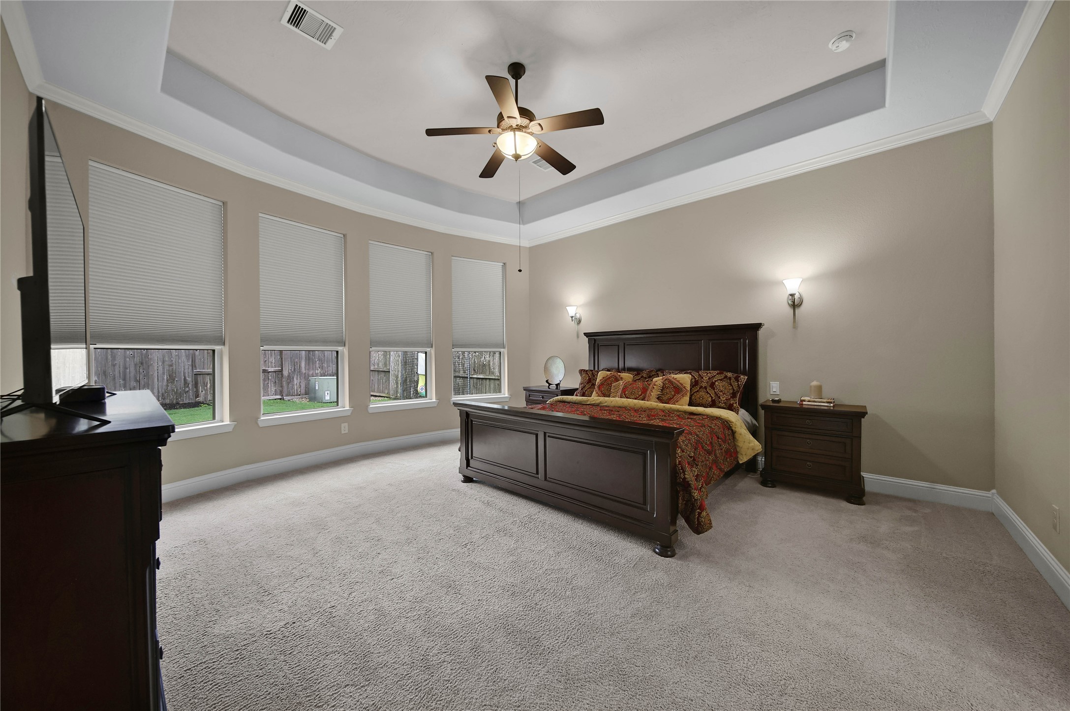 Spacious primary suite!