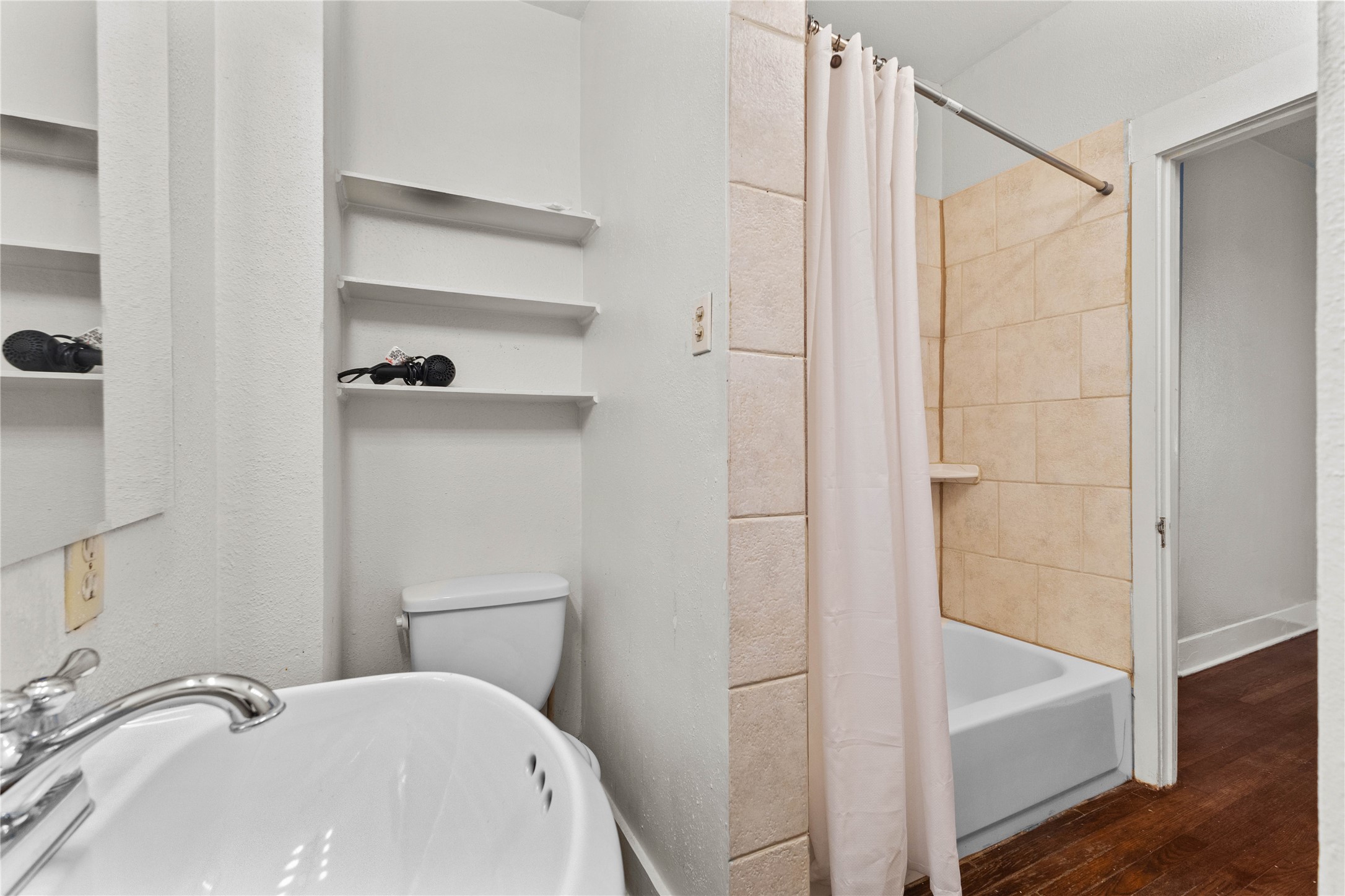 2511 Whitney, #A, Houston, TX 77006