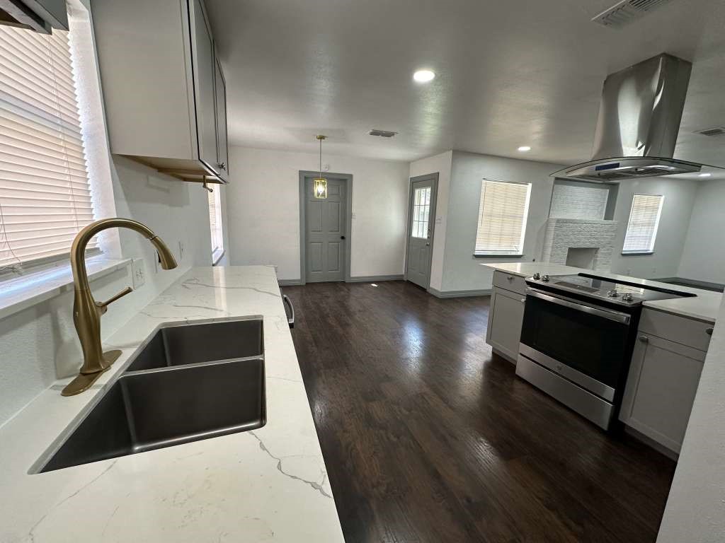 5850 Paisley Street, Houston, TX 77096