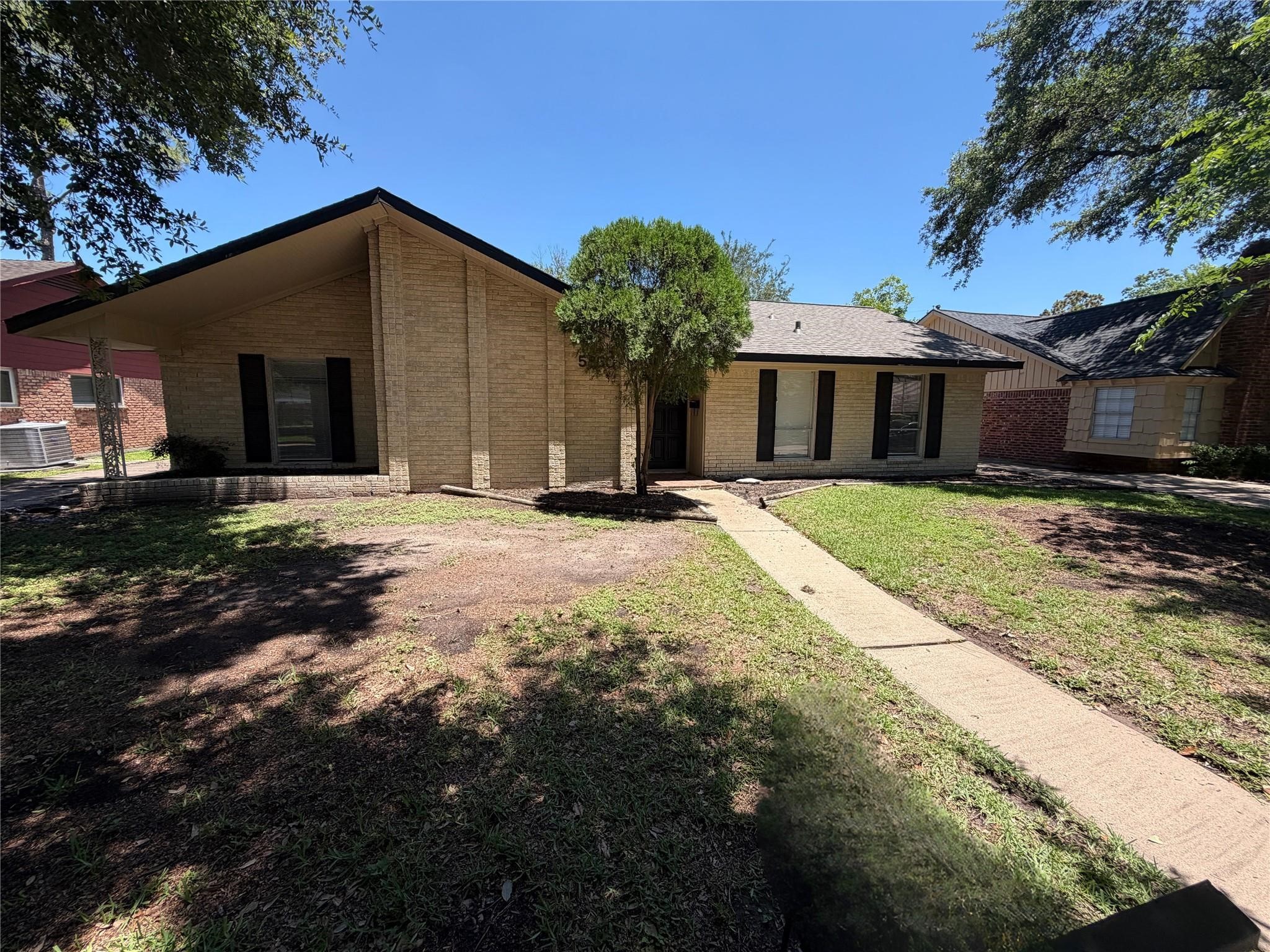 5850 Paisley Street, Houston, TX 77096