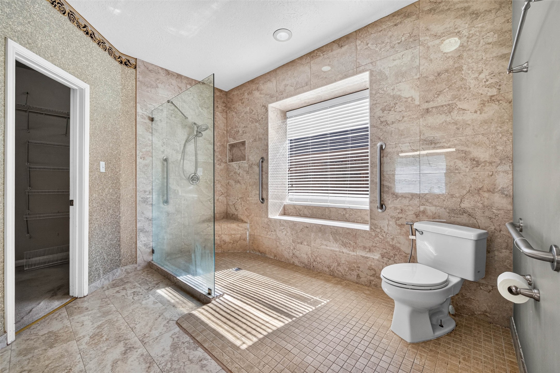 110 Annes Way, Stafford, TX 77477
